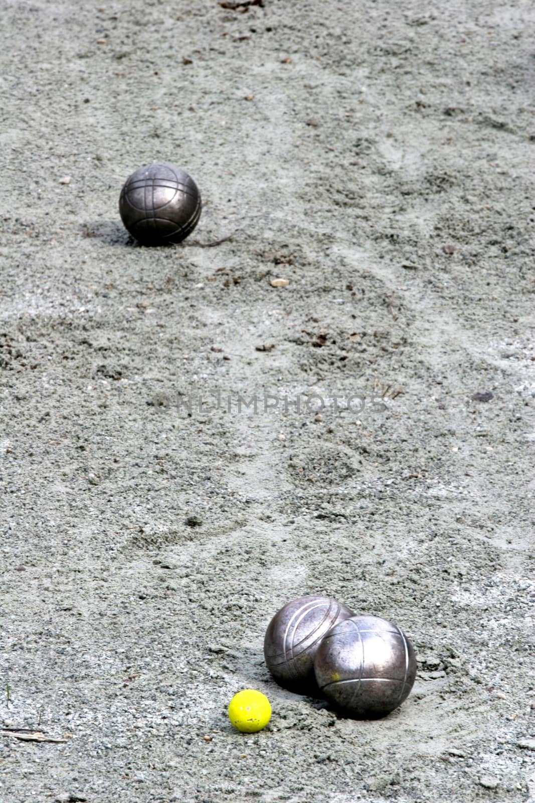 Playing the french petanque