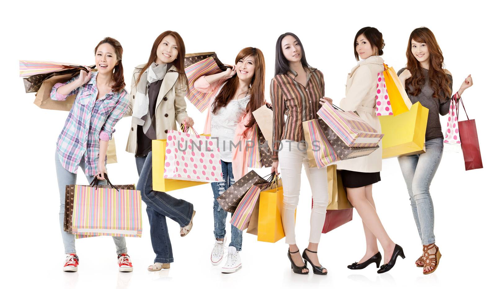 Group of Asian shopping women by elwynn