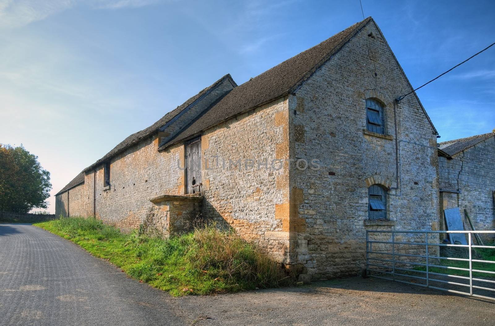Cotswold barn in the village of Condicote, Gloucestershire, England.