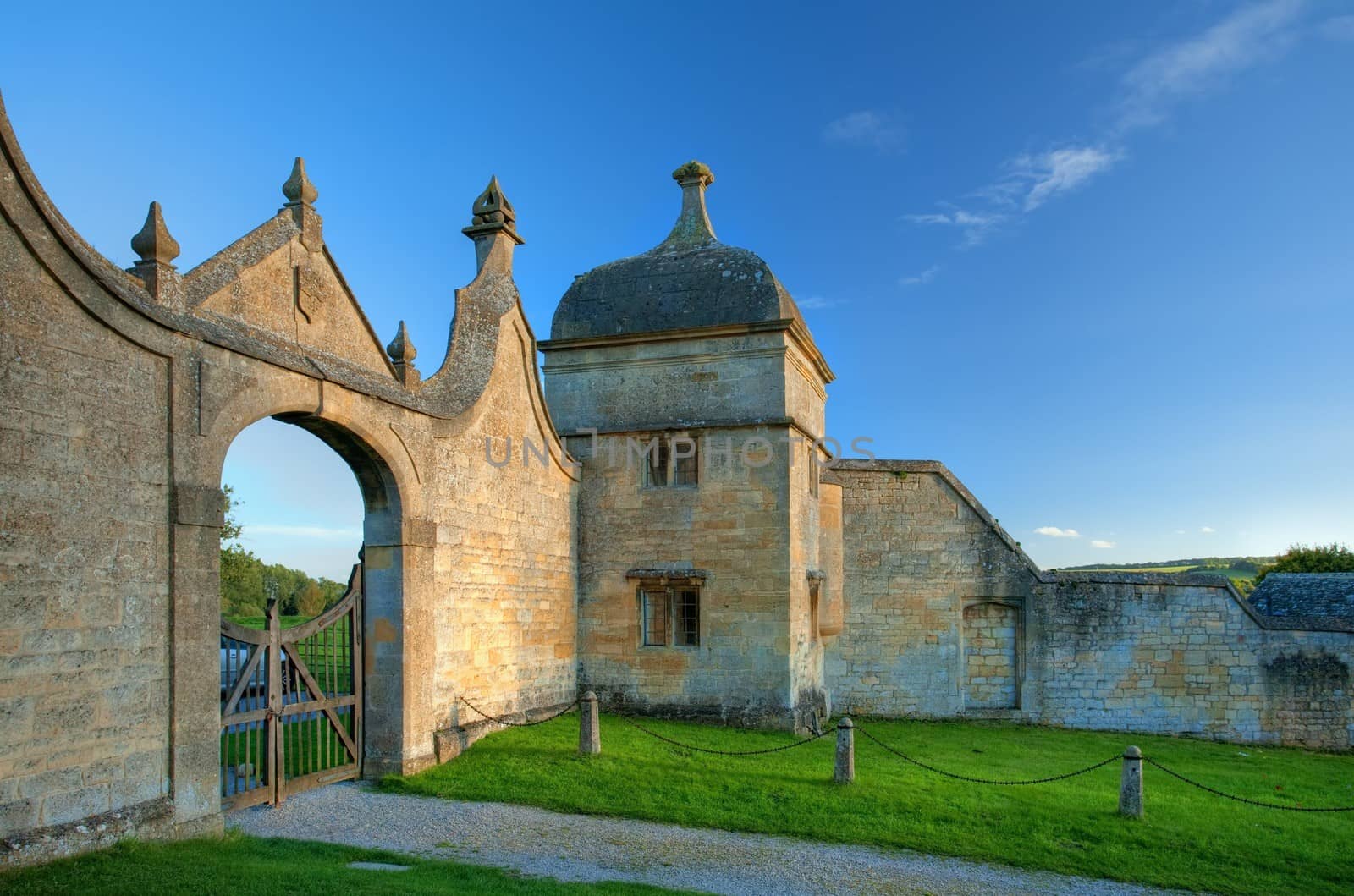 The historic Jacobean gatehouse to the Banqueting Hall at Chipping Campden, Gloucestershire, England.