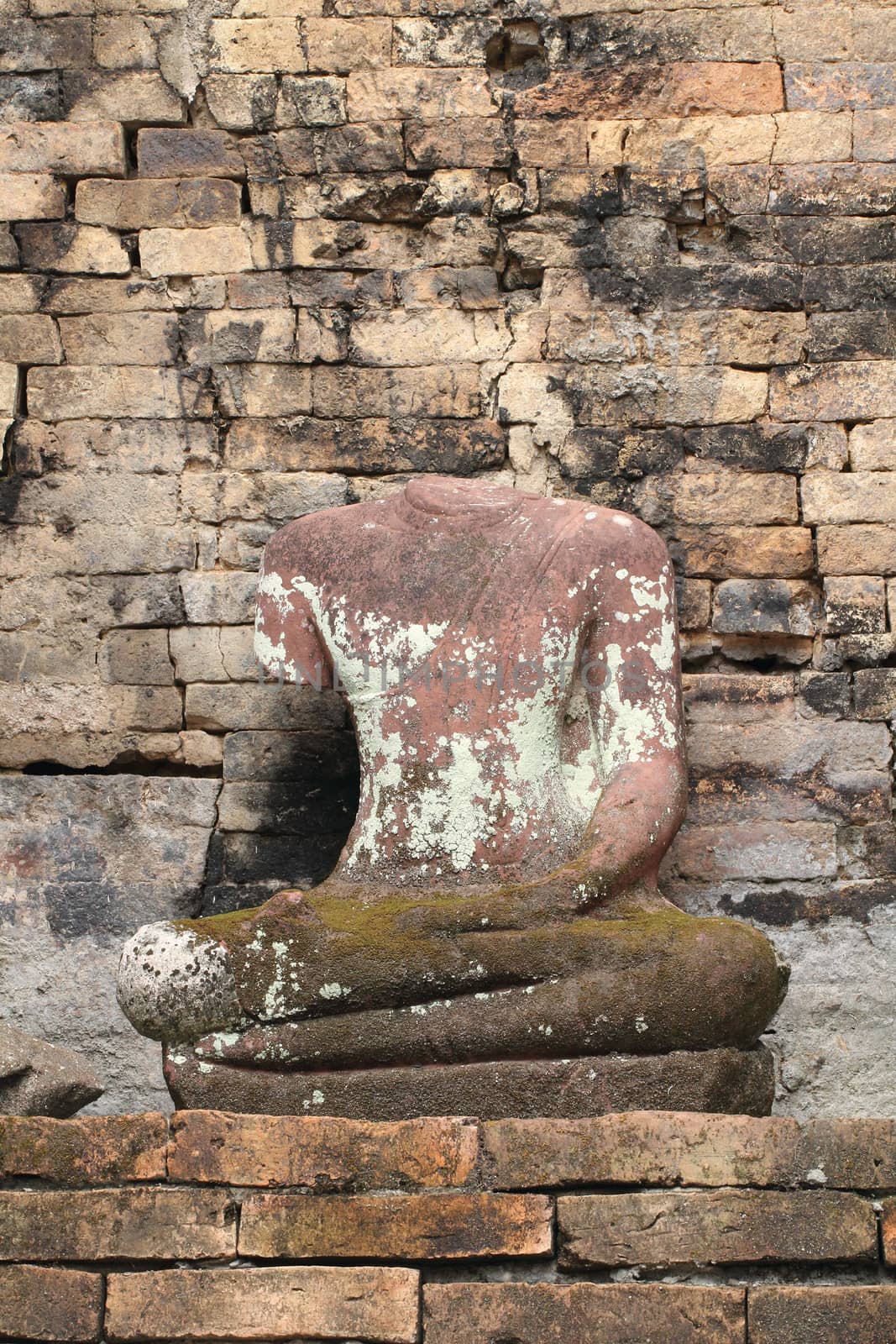 Old ruin Buddha statue in Thailand