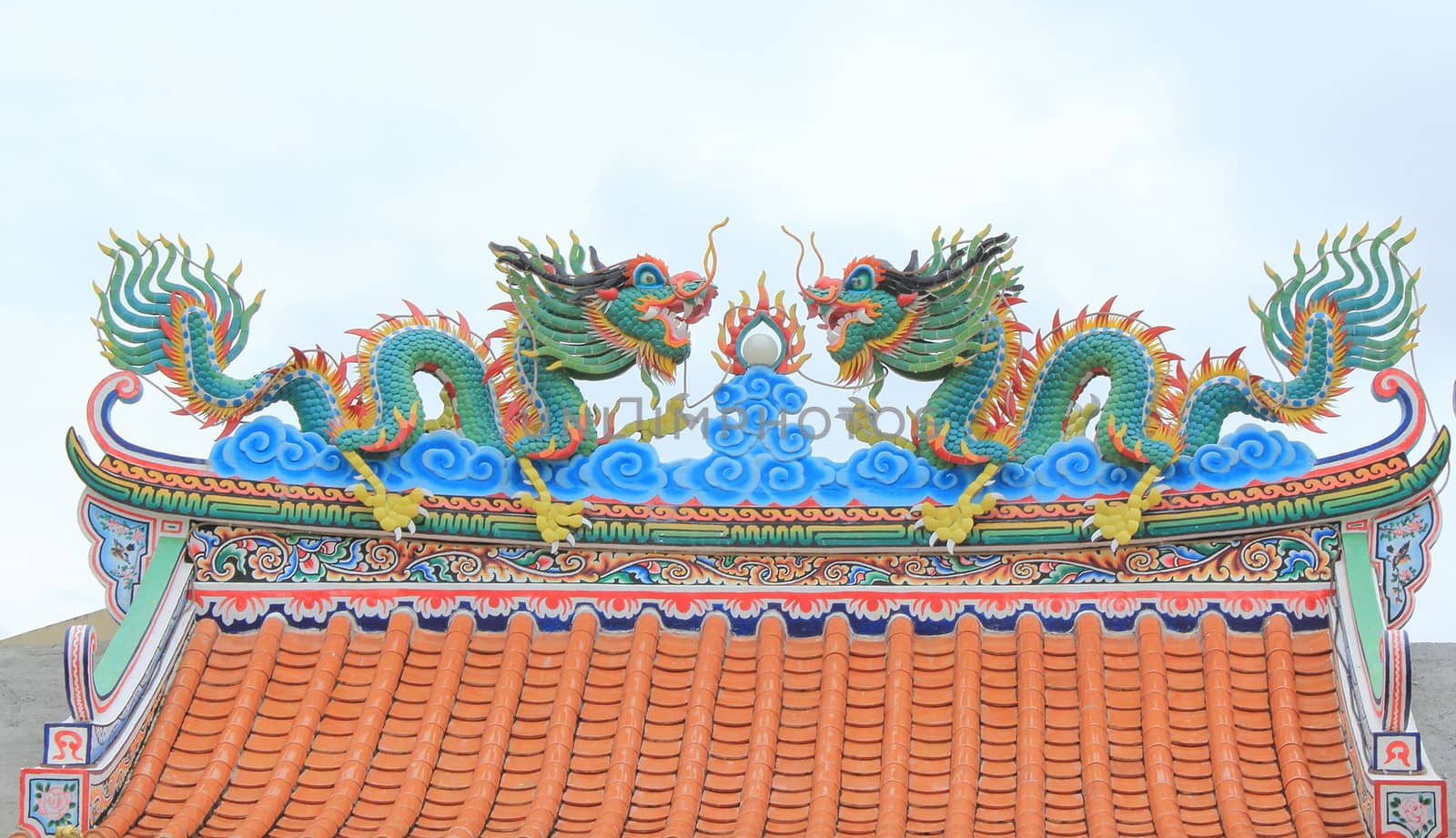 Chinese dragon at Chinese temple roof