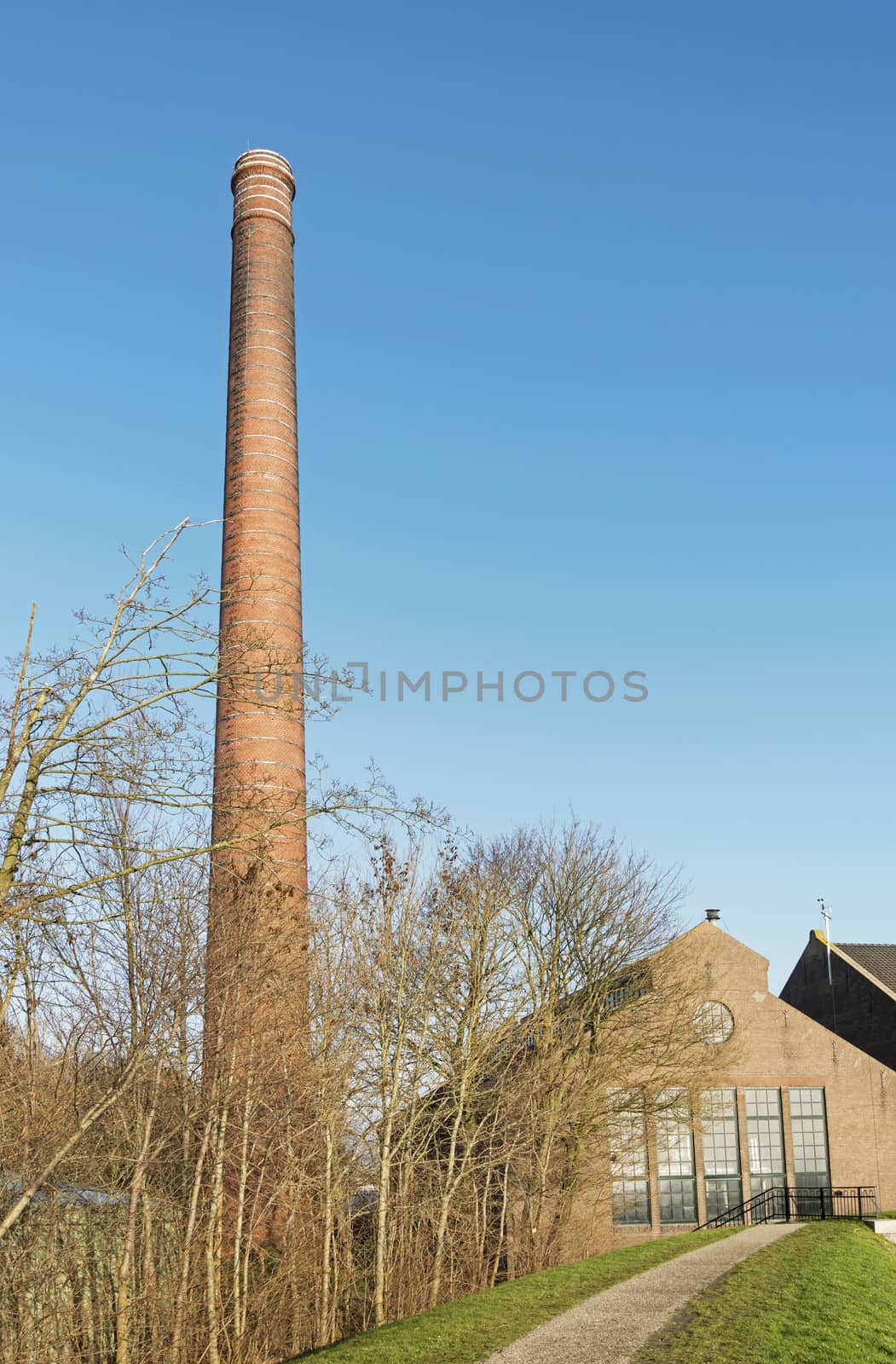 the 60 meter high chmney at the ir. D.F. Woudagemaal in Lemmer, opened in 1920 by Queen Wilhelmina, is the largest steam-driven pumping station in the world still in use