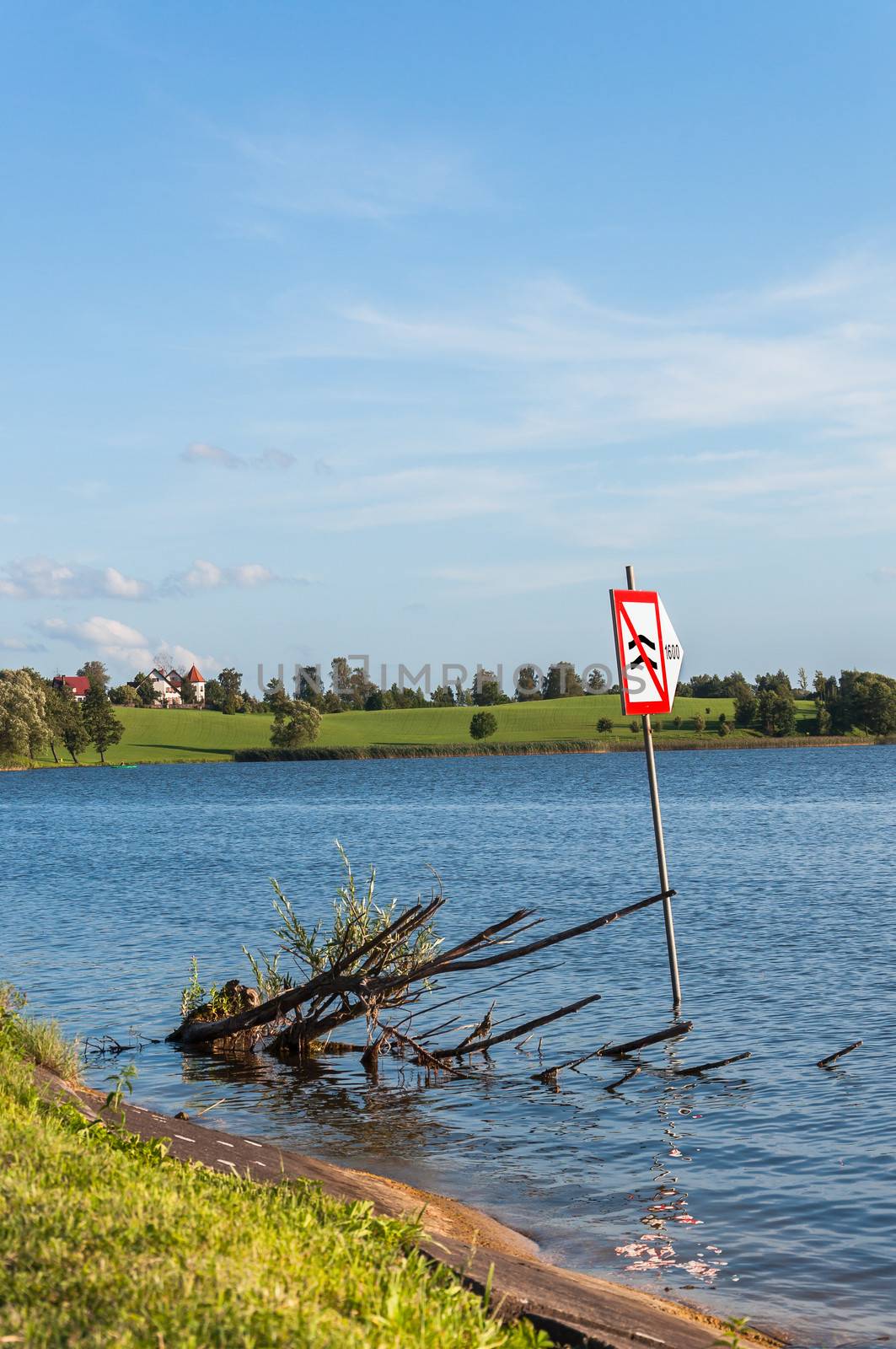 Lake in Ryn, Masurian Lakes by mkos83