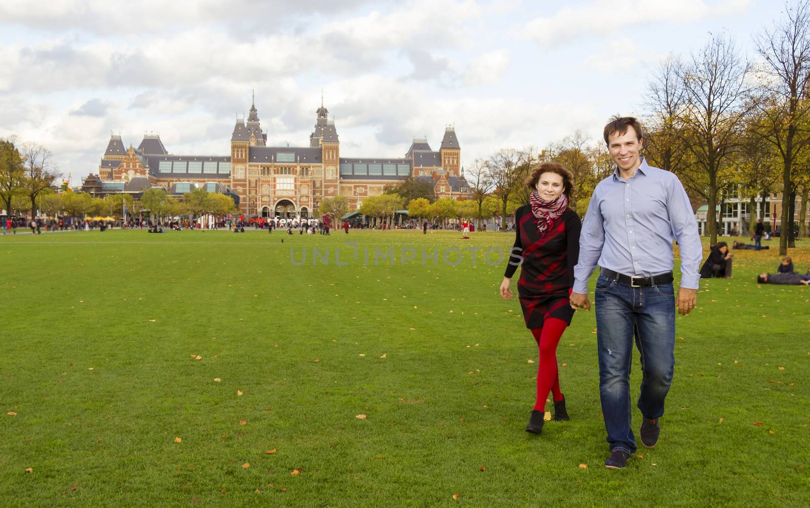 Outdoor happy couple in love, Museum Plein, autumn Amsterdam bac by Tetyana