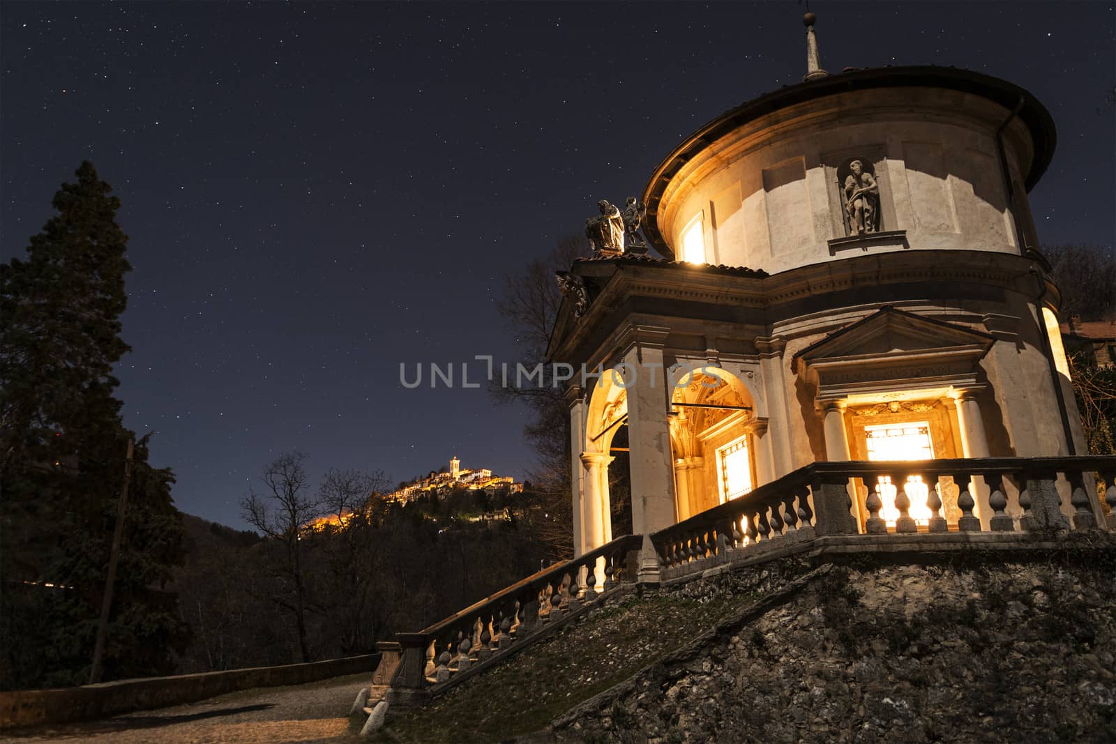 Seven Chapel on the Sacred Way in night photography, Varese