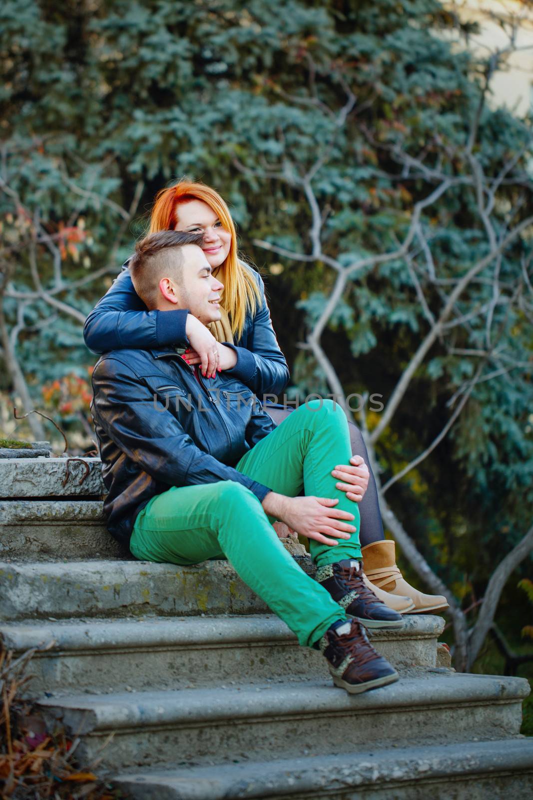 Couple sitting on stairs by Vagengeym