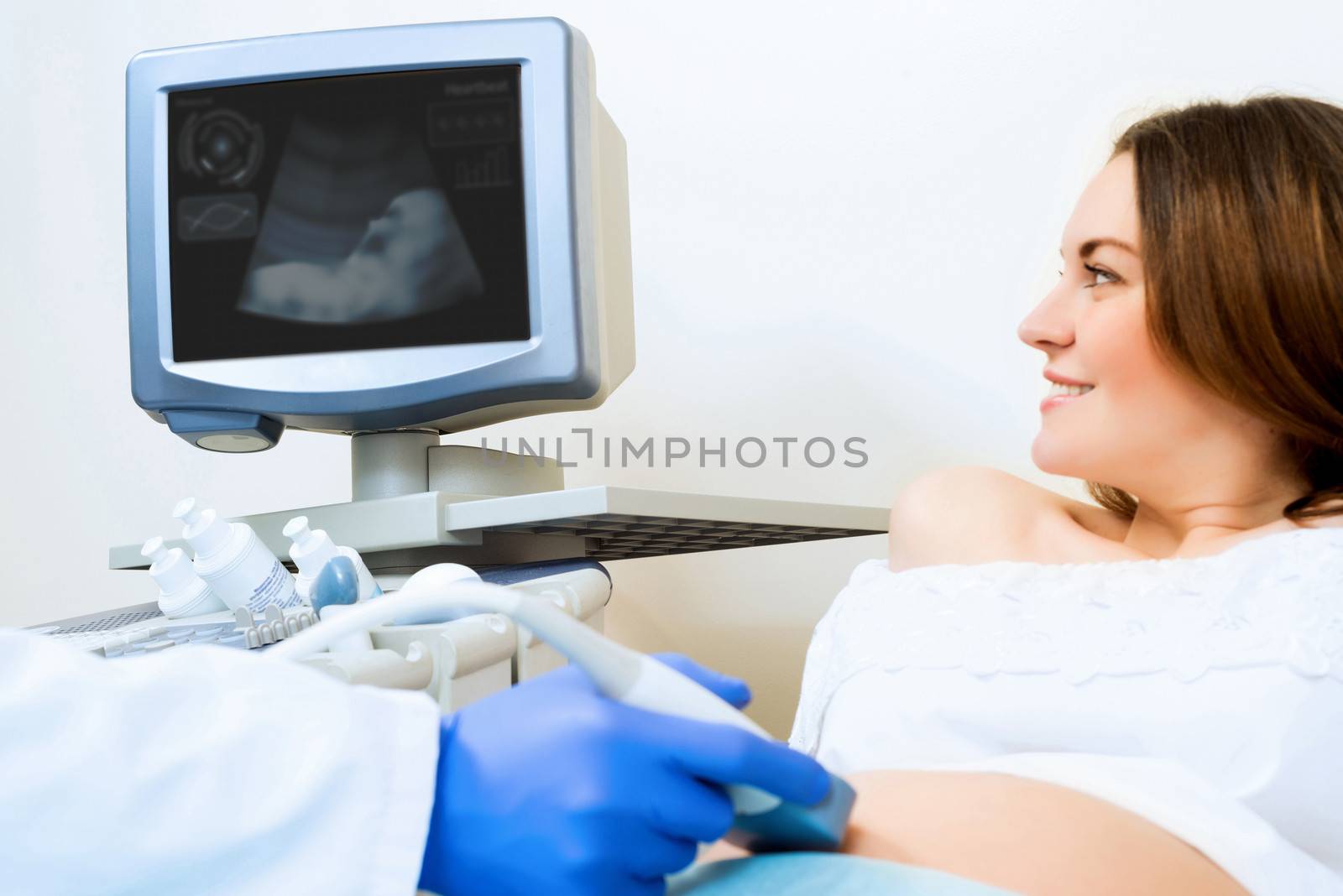 young pregnant woman on the ultrasound, health check