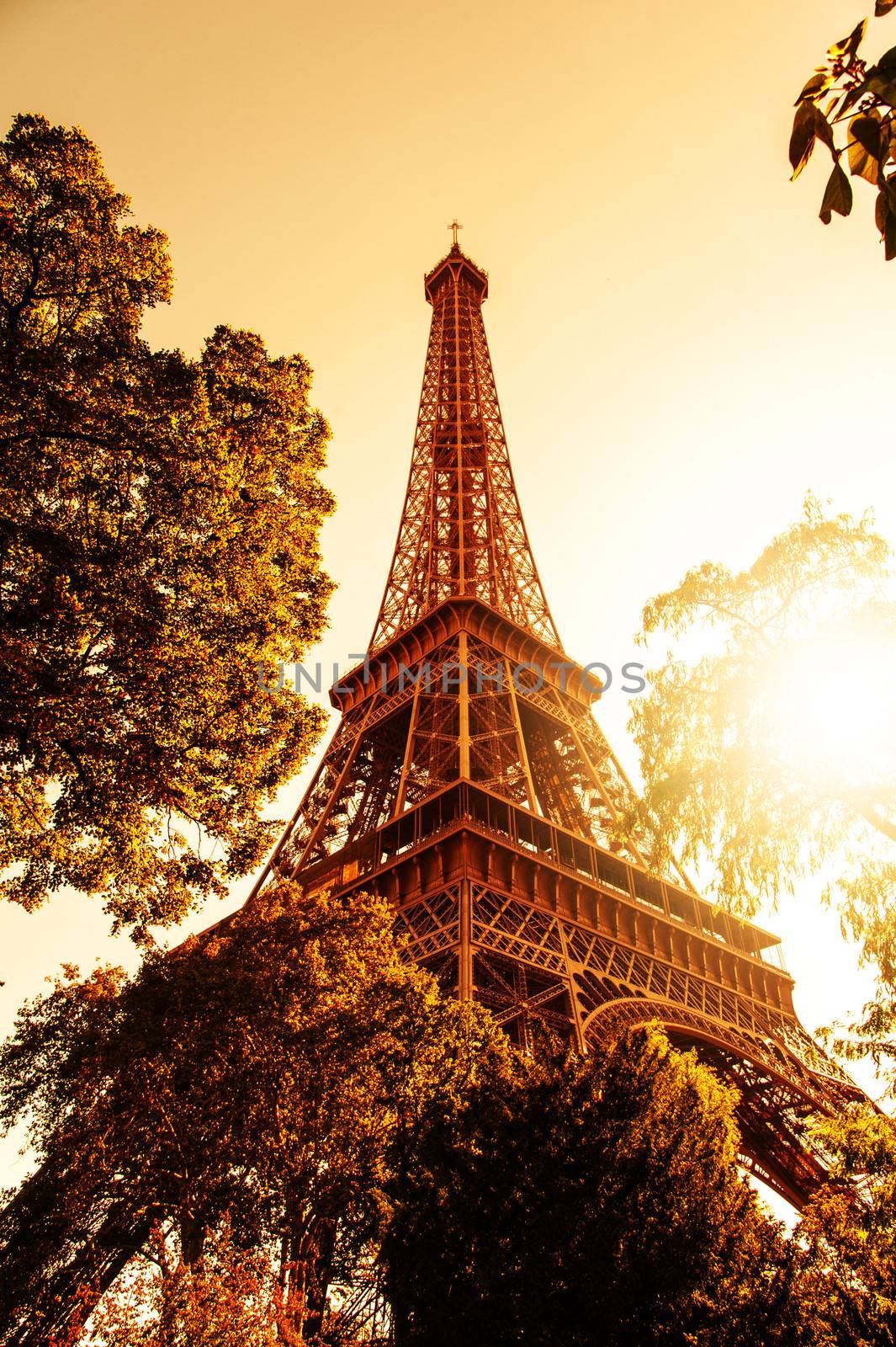 Image of Tour Eiffel and a nice sunset