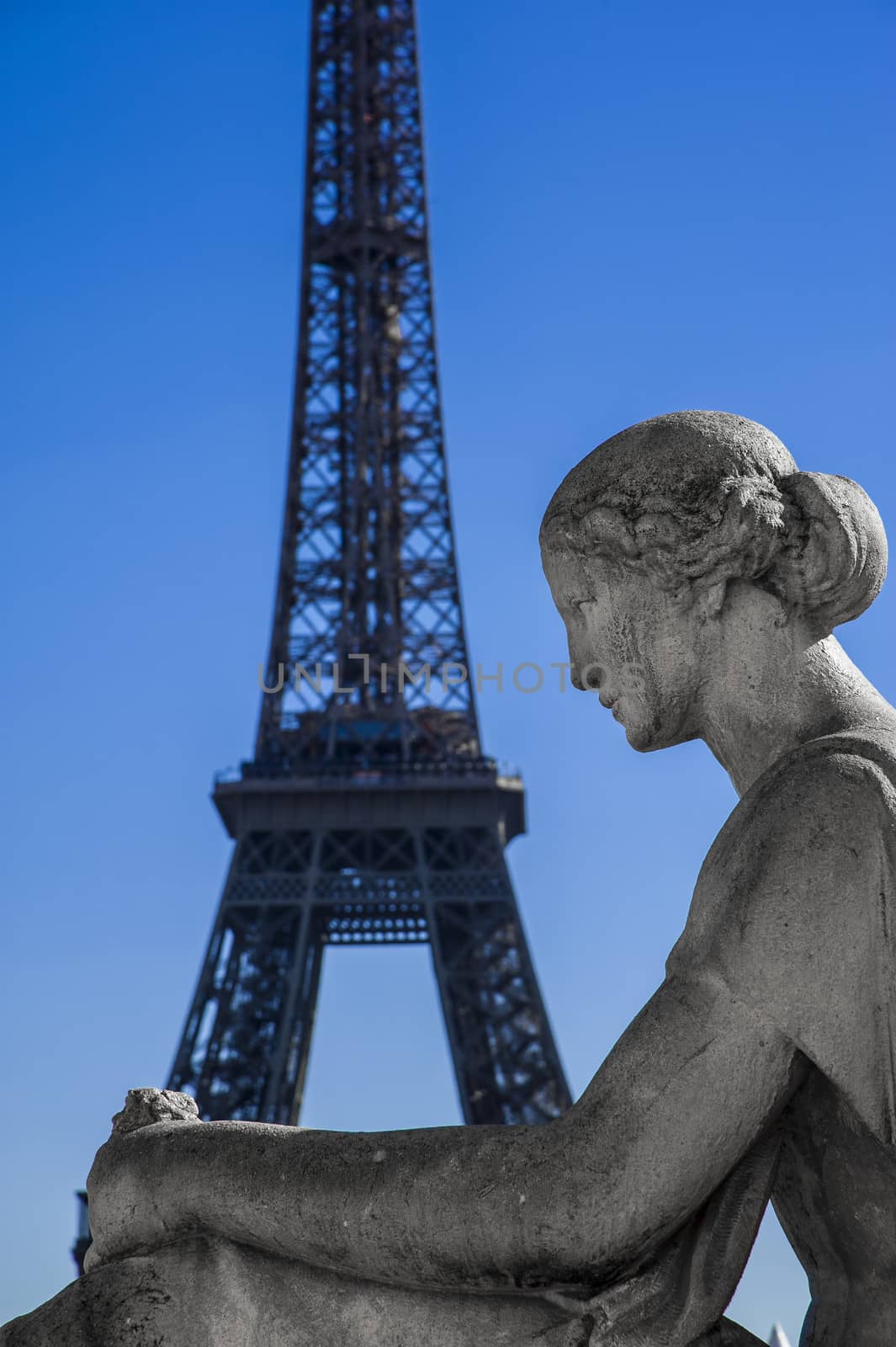 Statue of woman at the Trocadero with Tour Eiffel