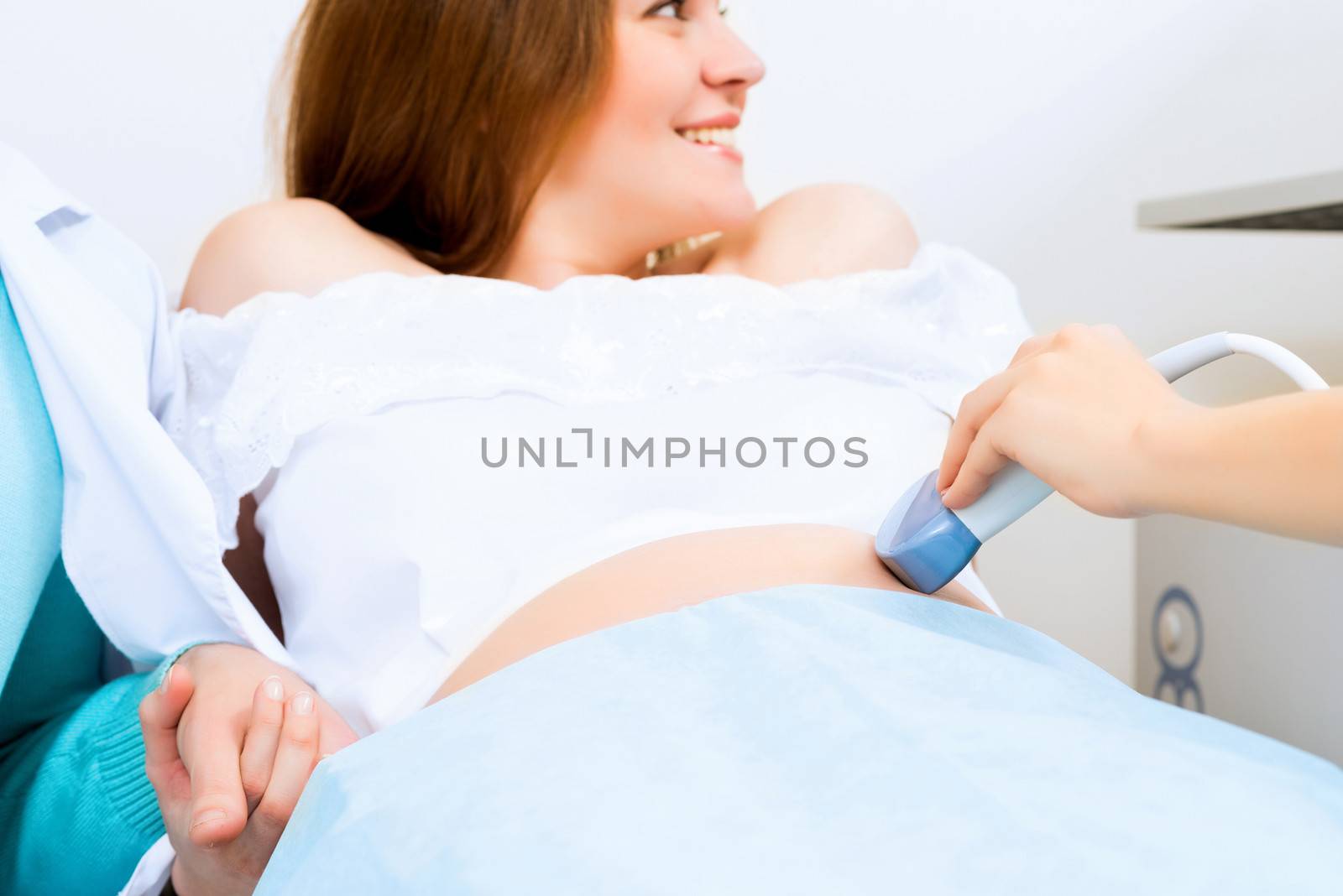 hand and abdominal ultrasound scanner for pregnant women