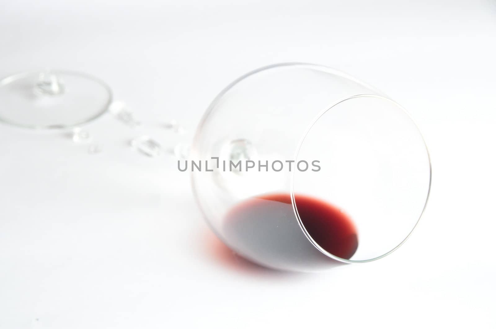 Red wine in broken glass by anderm