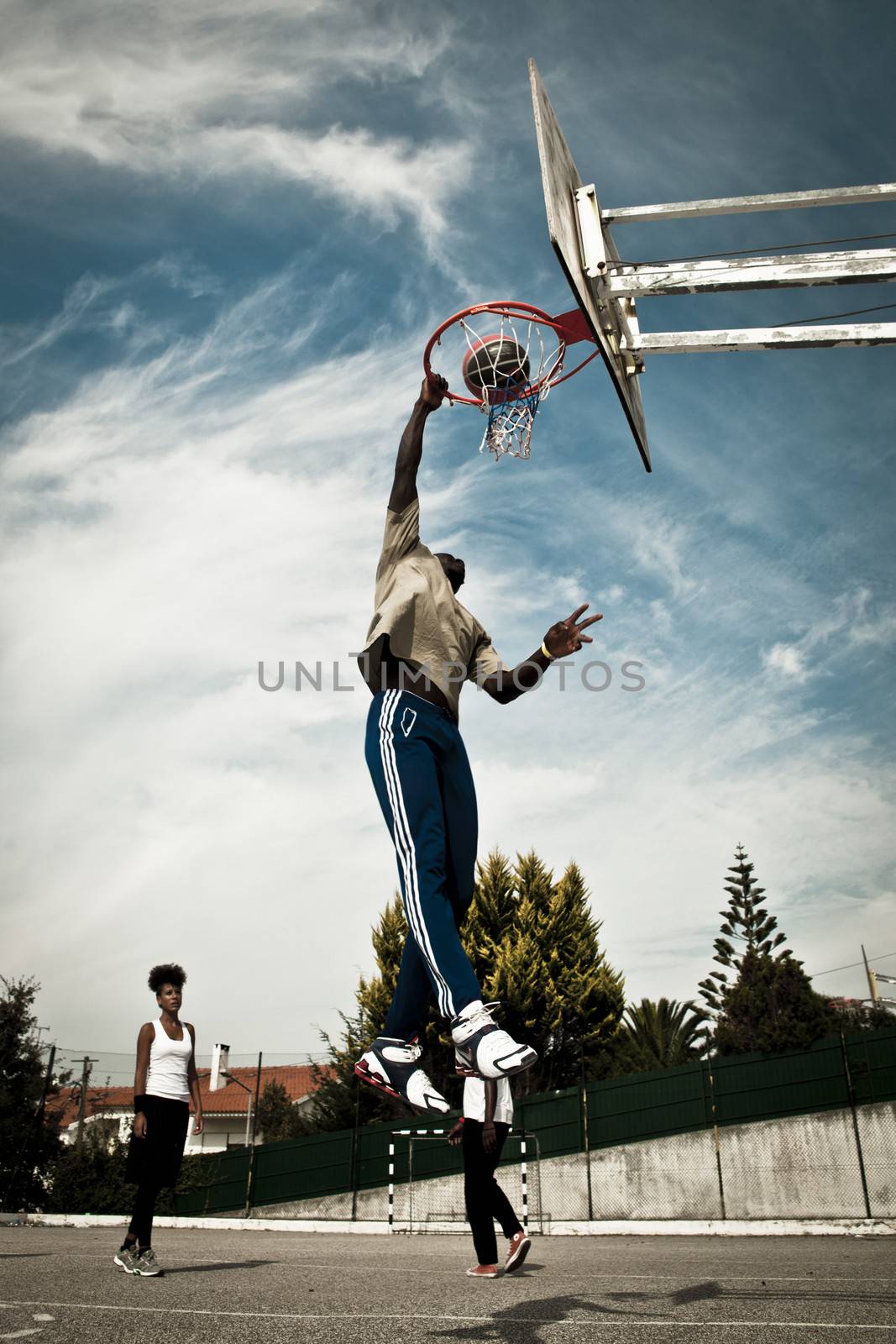 A basketball player drives to the hoop for a slam 