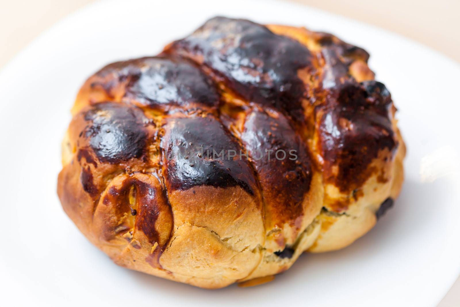 Sweat bread with raisins, chocolate chips and wallnuts
