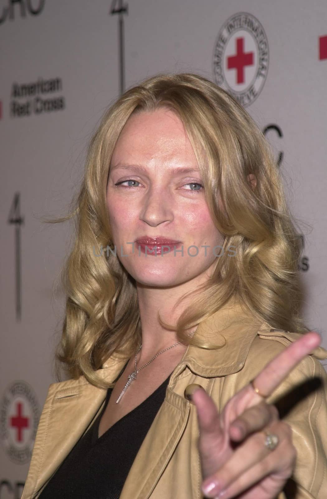 Uma Thurman at the People And Places With No Names benefit and auction, Ace Gallery Los Angeles, 03-19-02