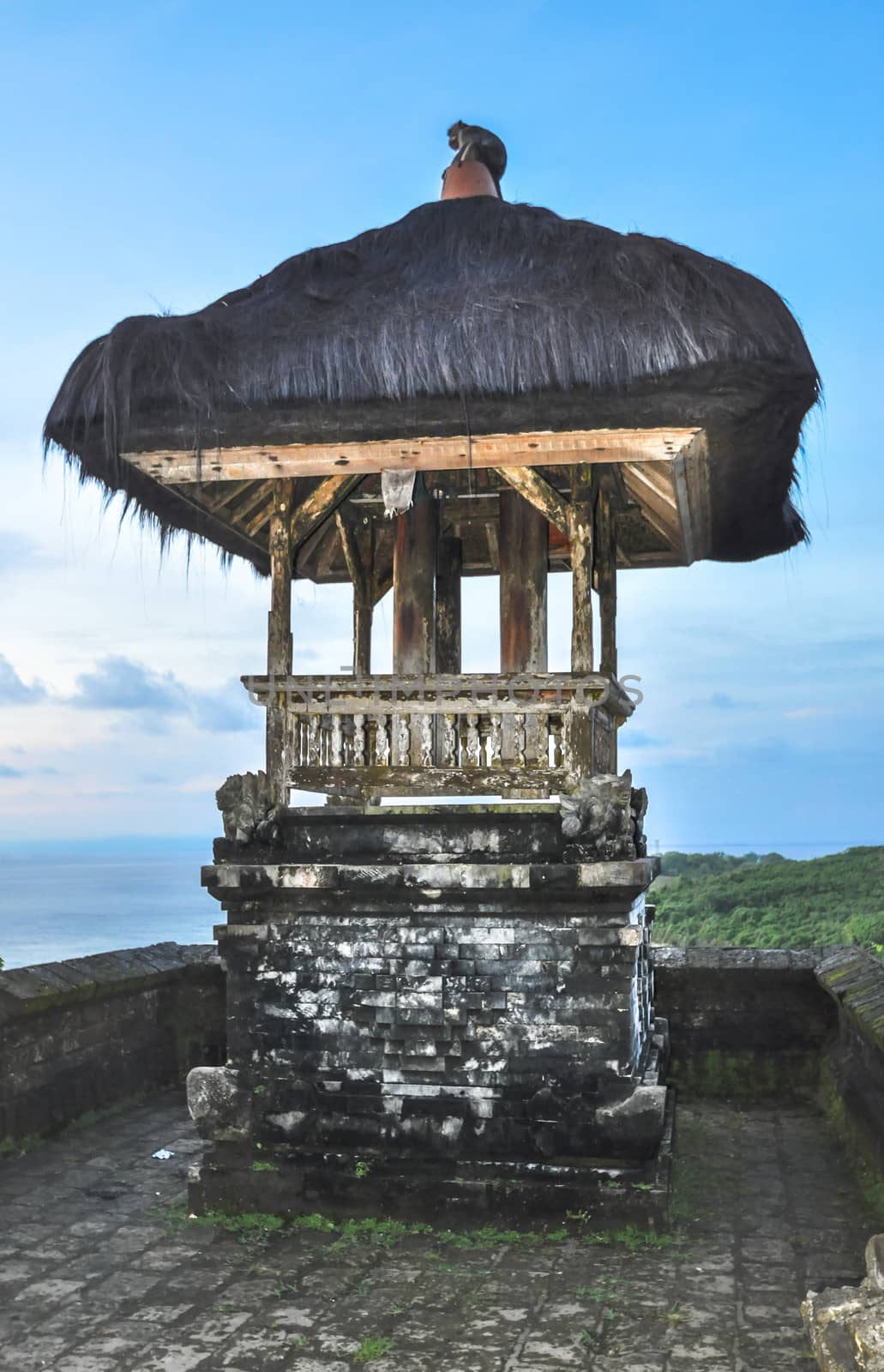 uluwatu temple, bali, indonesia by weltreisendertj