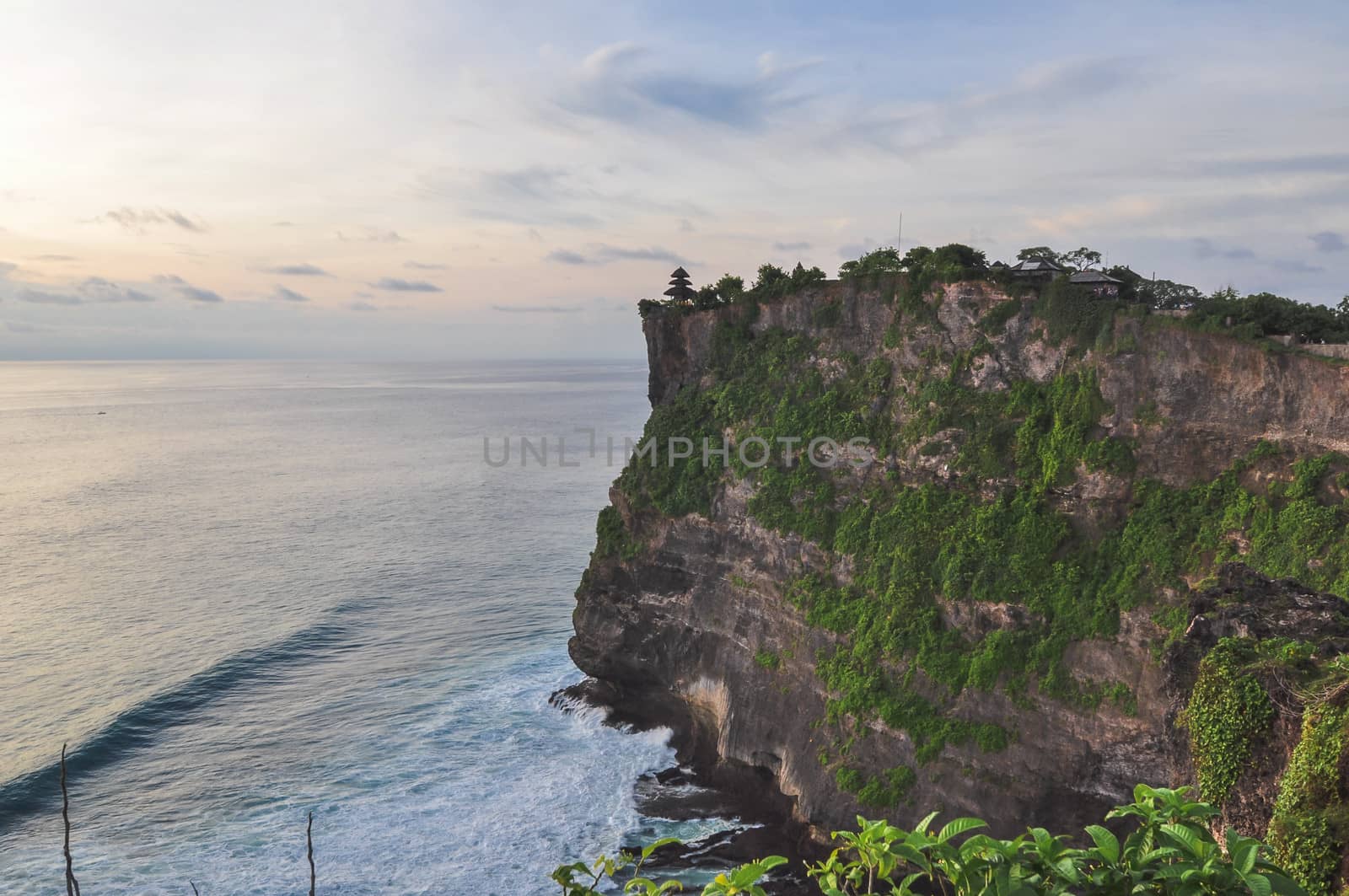 Uluwatu temple by weltreisendertj