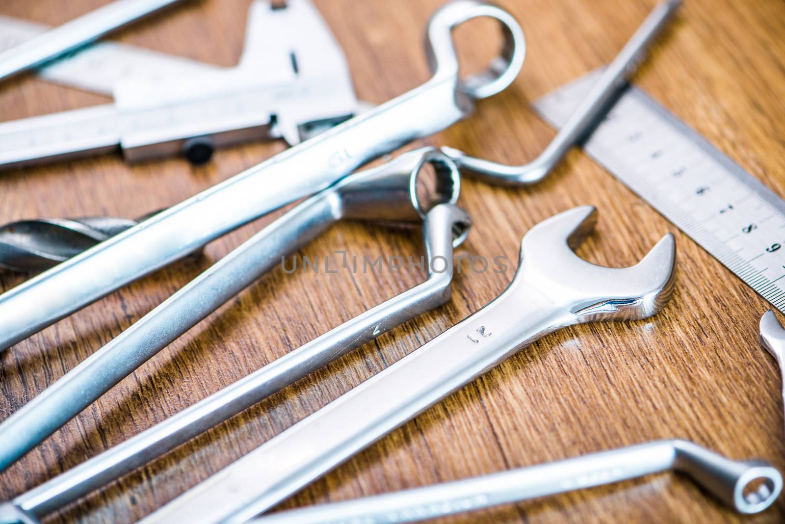 set of wrenches and spanners