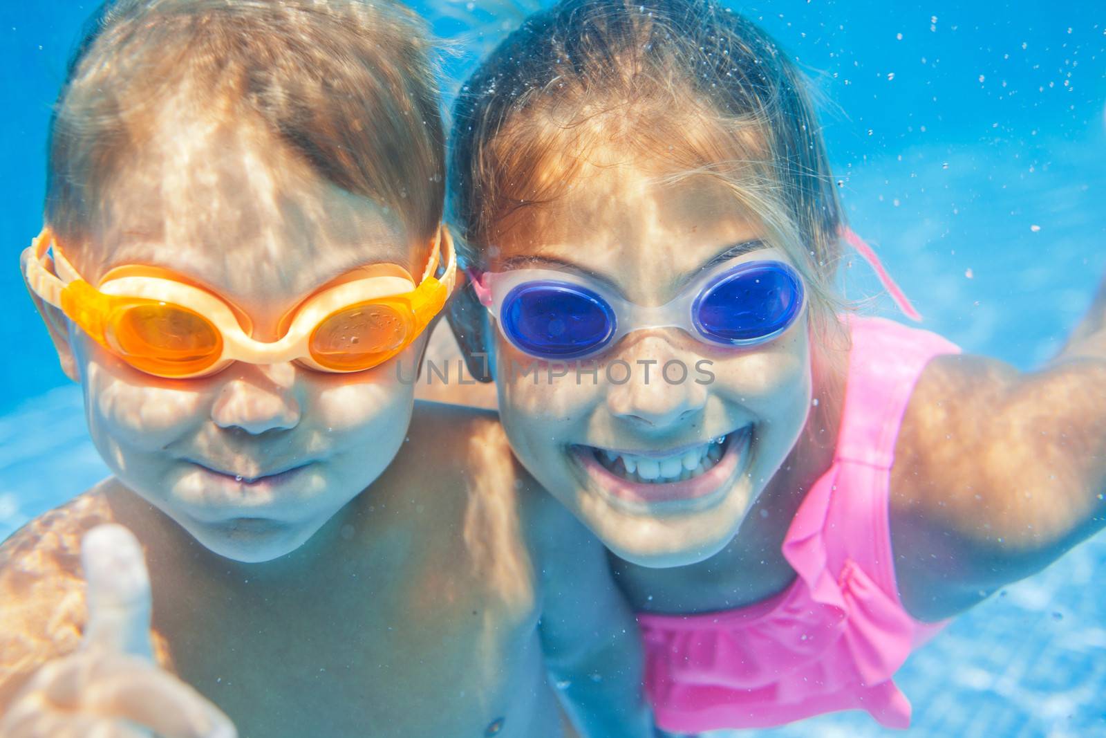 Underwater portrait kids by maxoliki