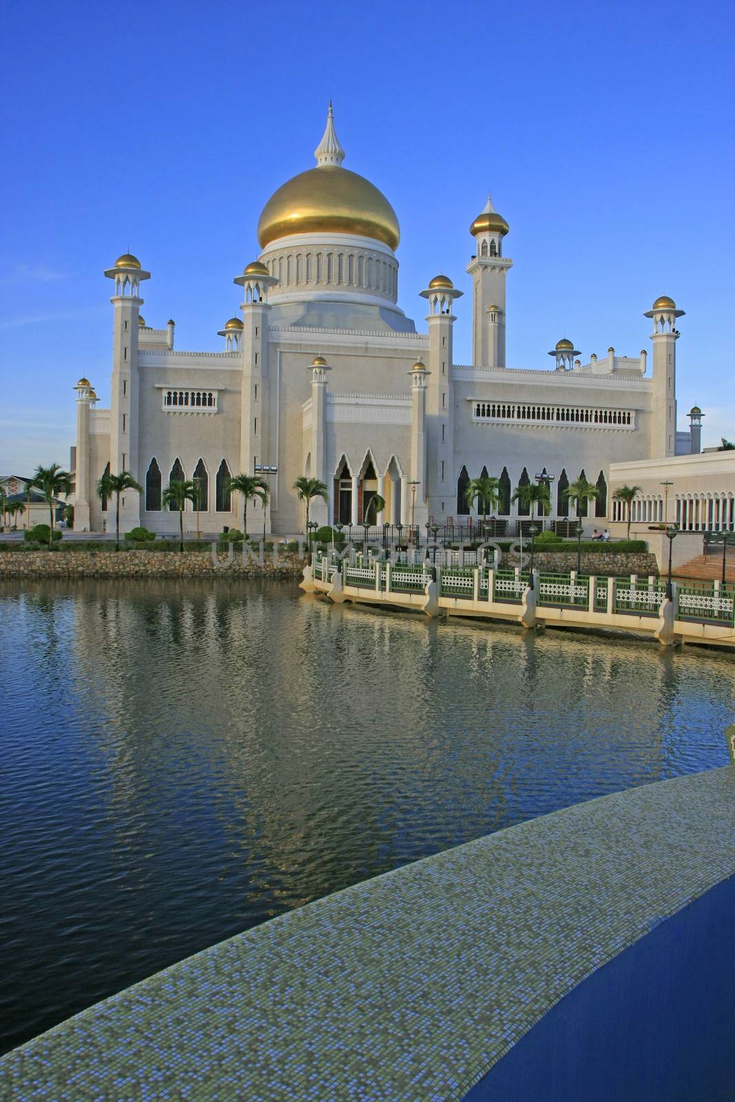 Sultan Omar Ali Saifudding Mosque, Bandar Seri Begawan, Brunei, Southeast Asia