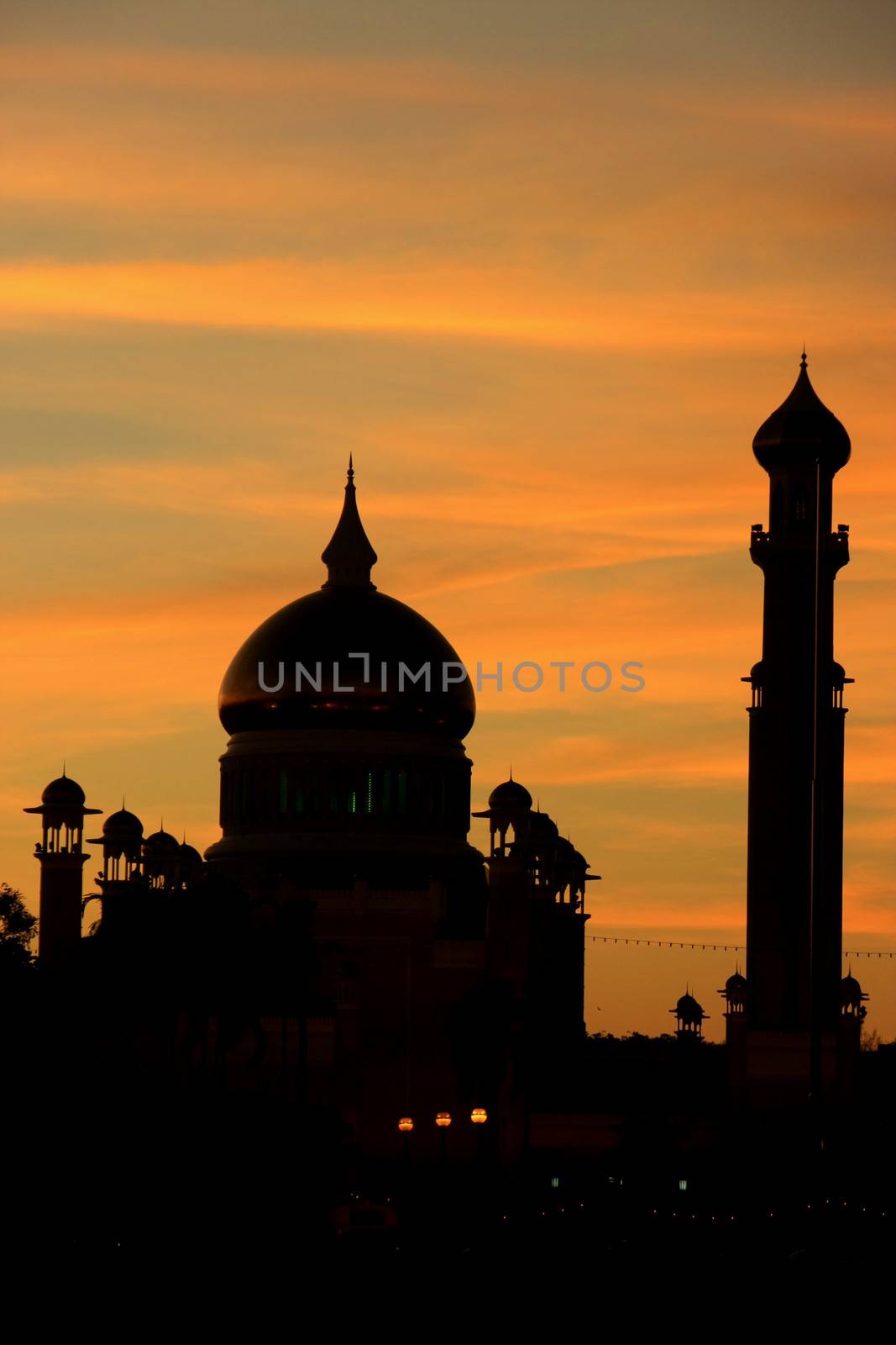 Silhouette of Sultan Omar Ali Saifudding Mosque at sunset, Banda by donya_nedomam