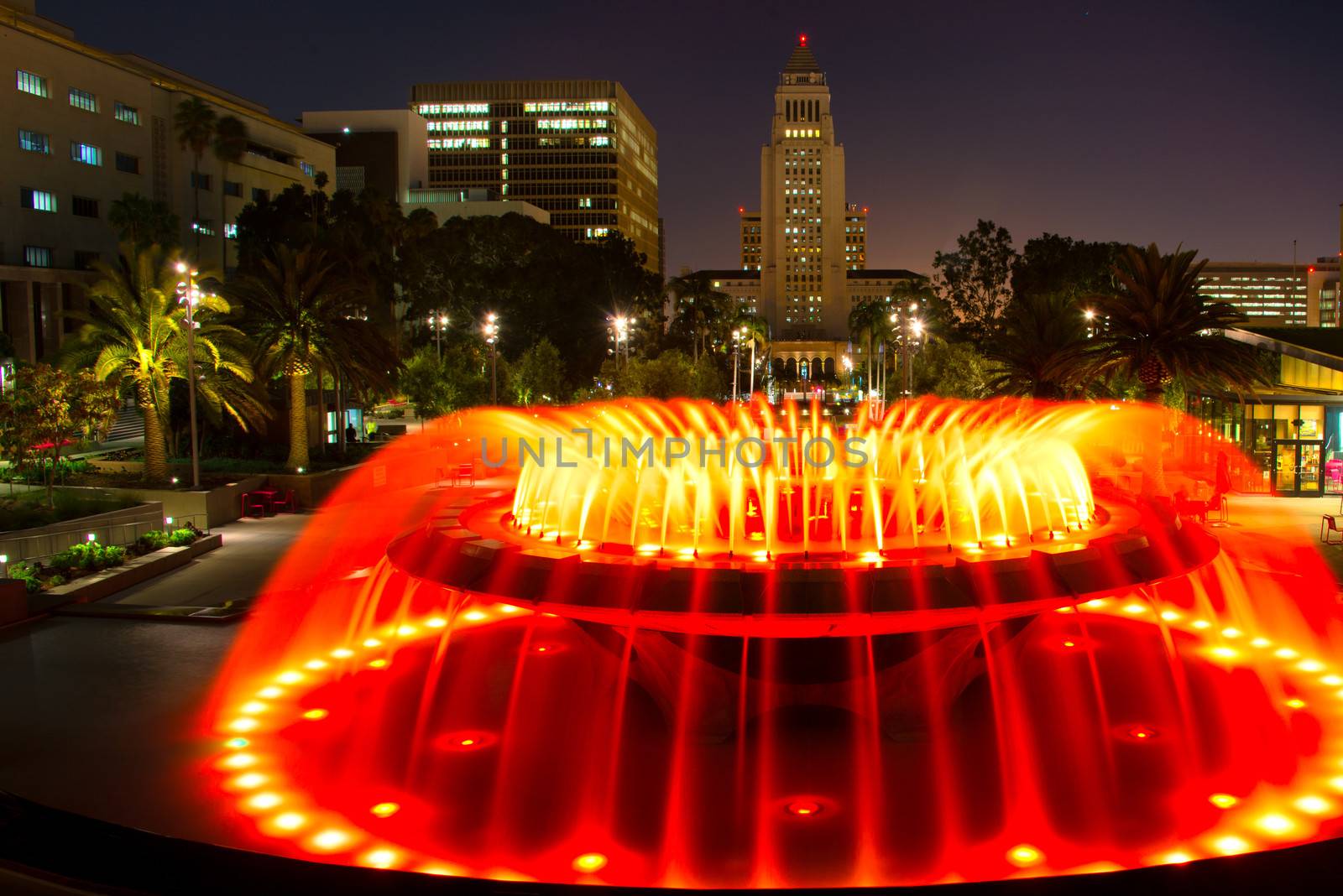 Los Angeles City Hall as seen from the Grand Park by CelsoDiniz