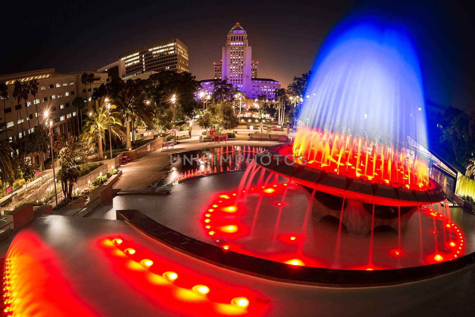 Los Angeles City Hall as seen from the Grand Park by CelsoDiniz