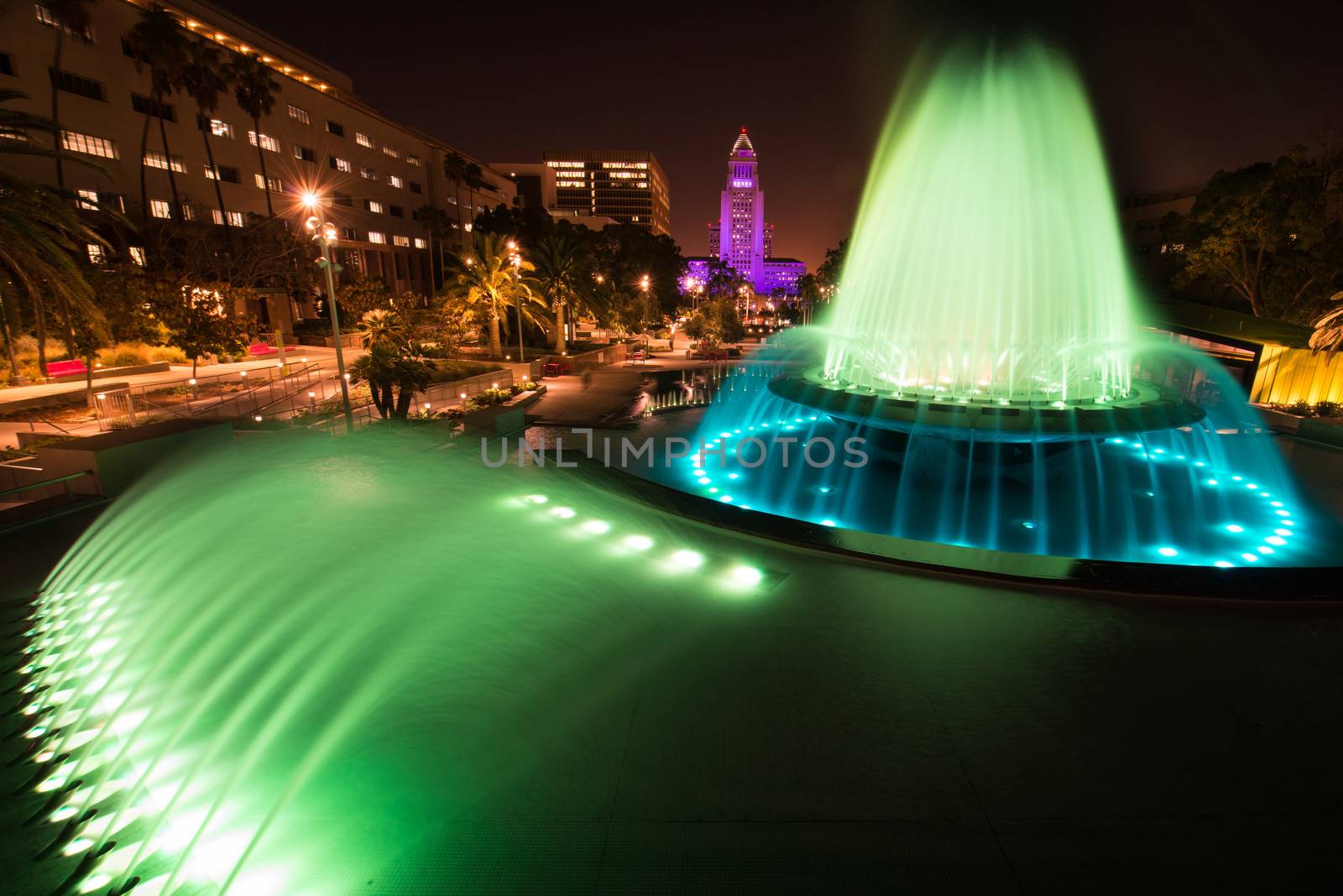 Los Angeles City Hall as seen from the Grand Park by CelsoDiniz