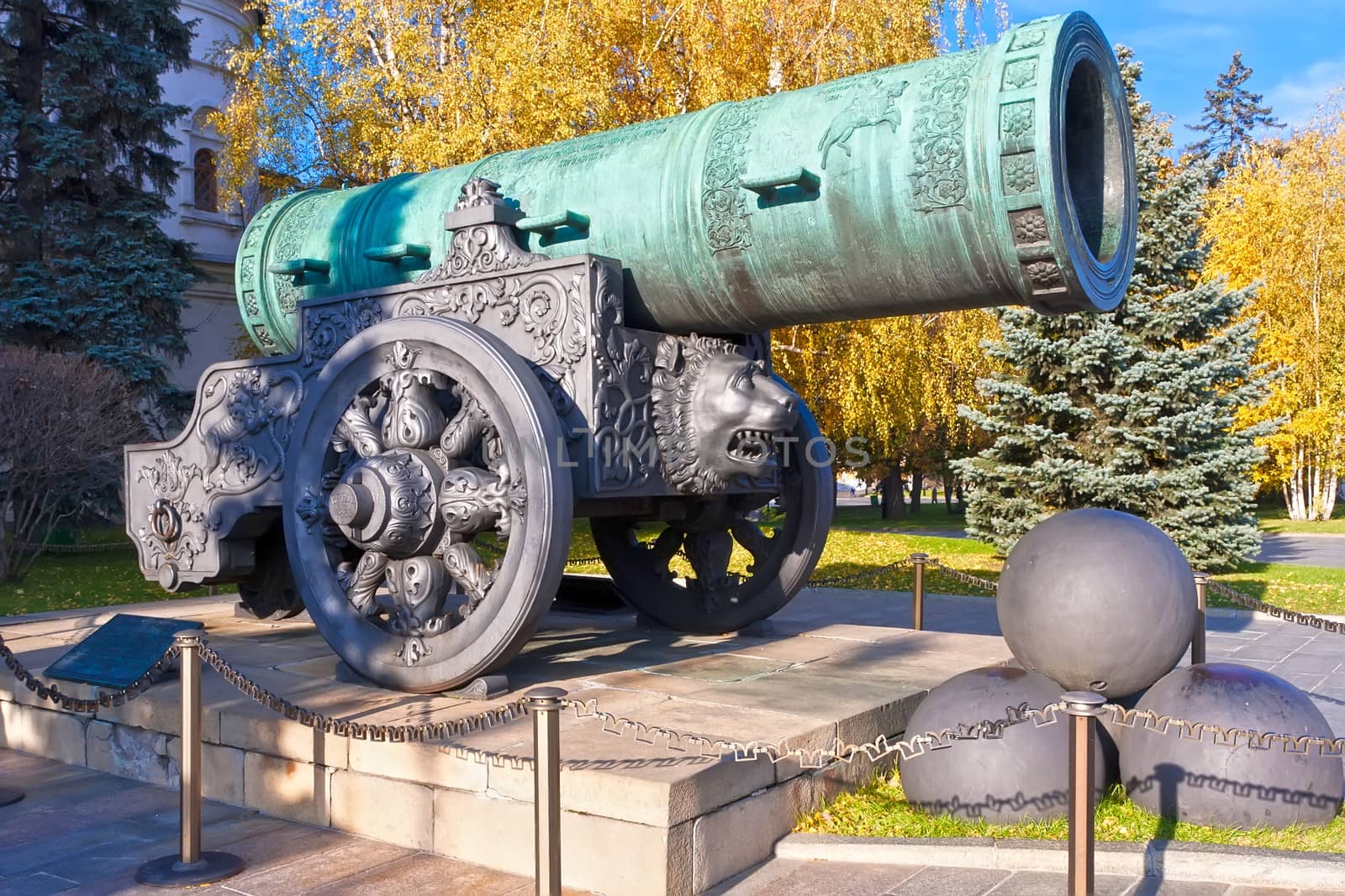 Huge Russian Cannon by sailorr