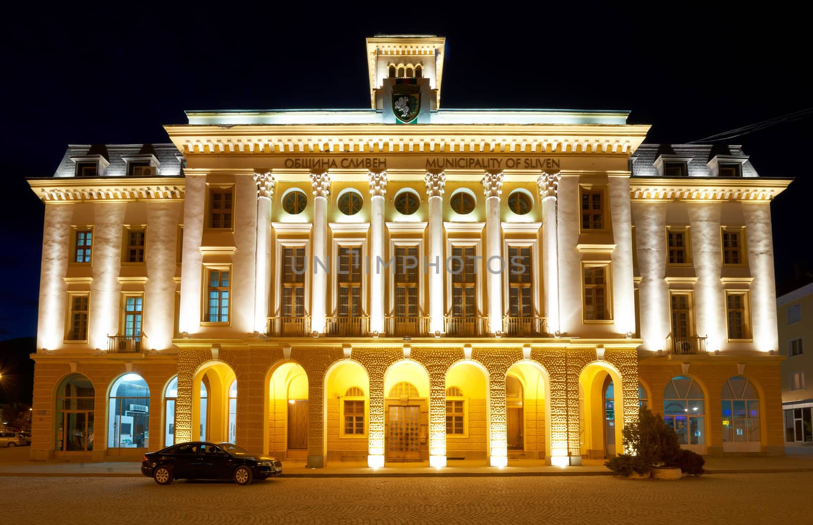 The city hall of Sliven at night