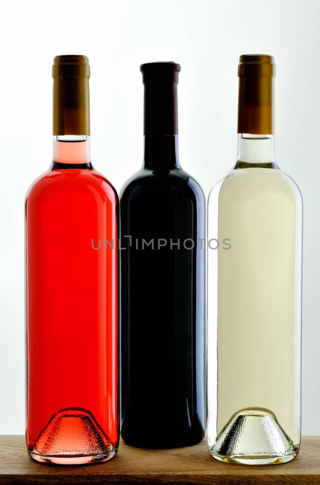 Three random bottles of wine by ecobo