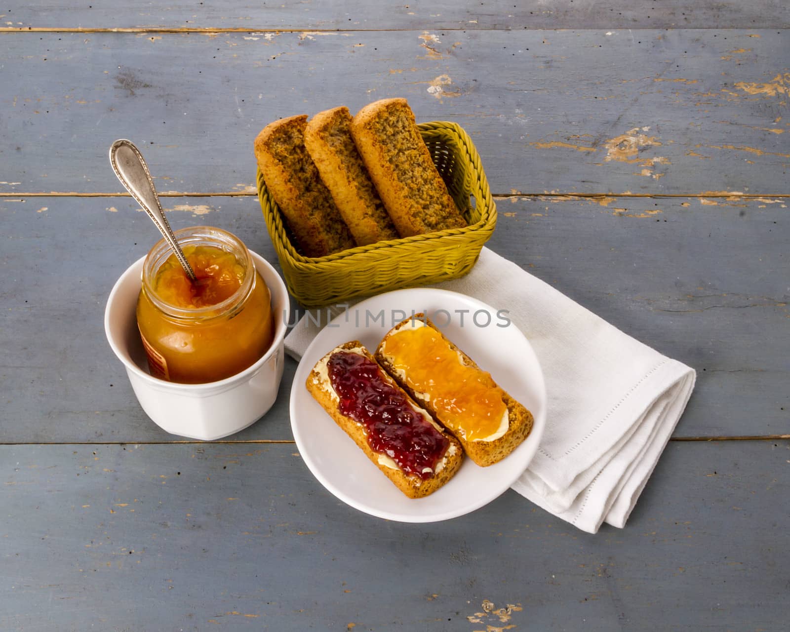 Breakfast: toasts with jam (I) by ricardvaque
