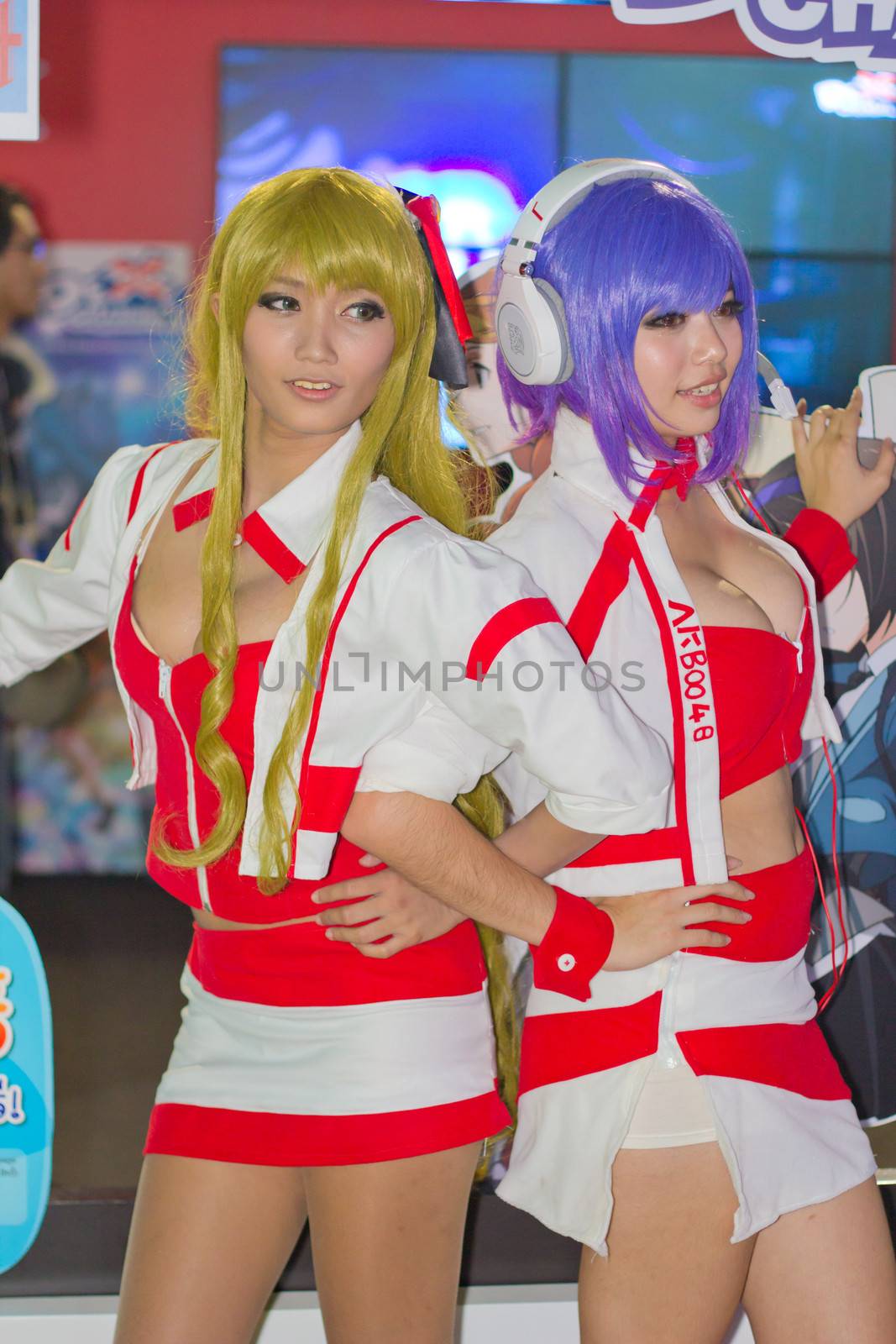 An unidentified Japanese anime cosplay pose in Thailand Game Show BIG Festival 2013 by redthirteen
