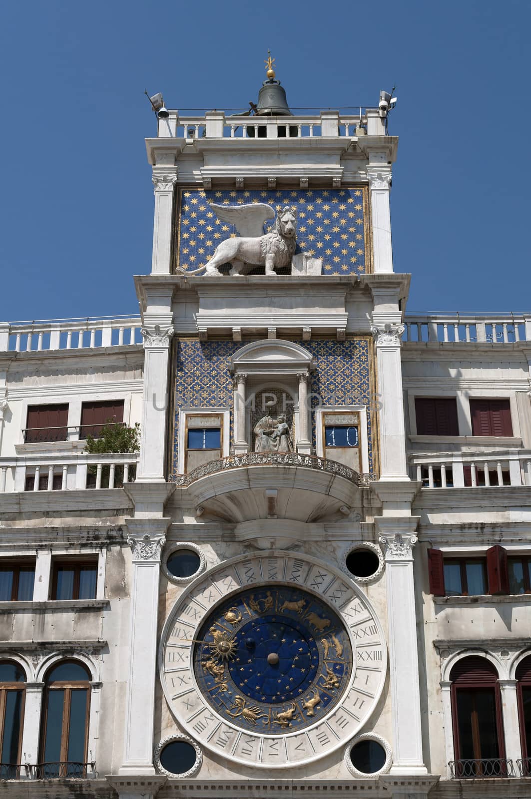 Clock tower building, Venice. by FER737NG