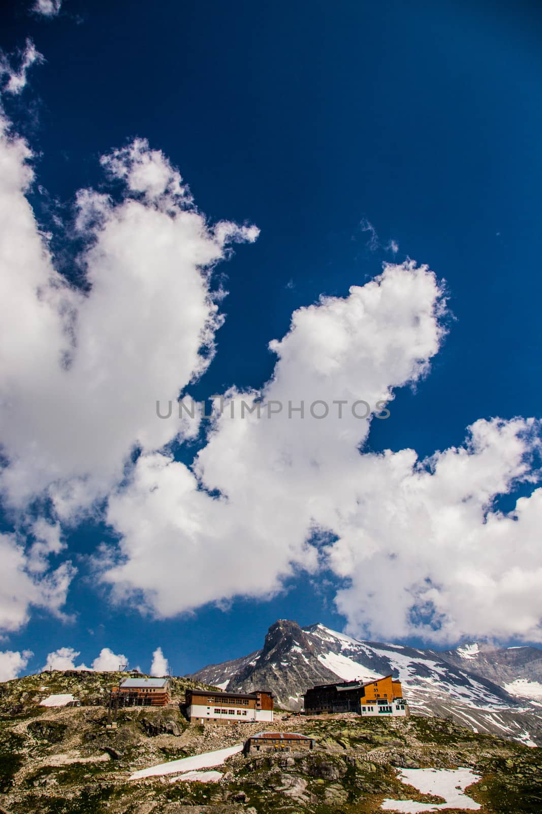 The houses in the large mountains view