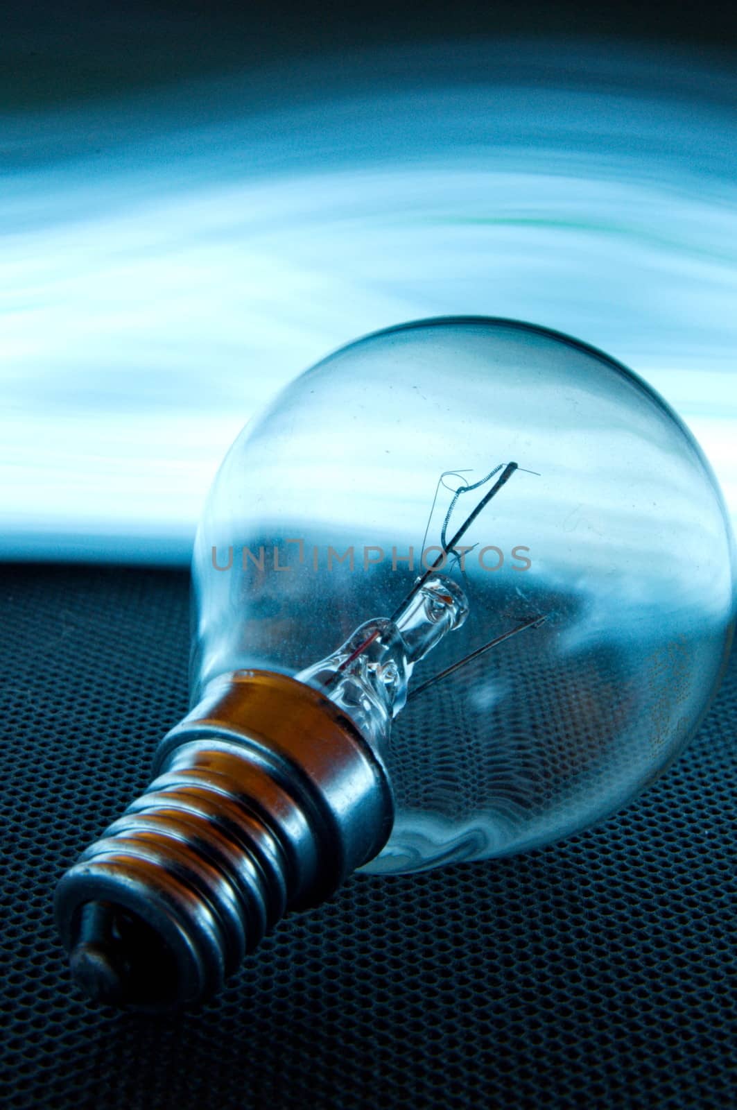 Lightbulb wiht enlighted background by anderm