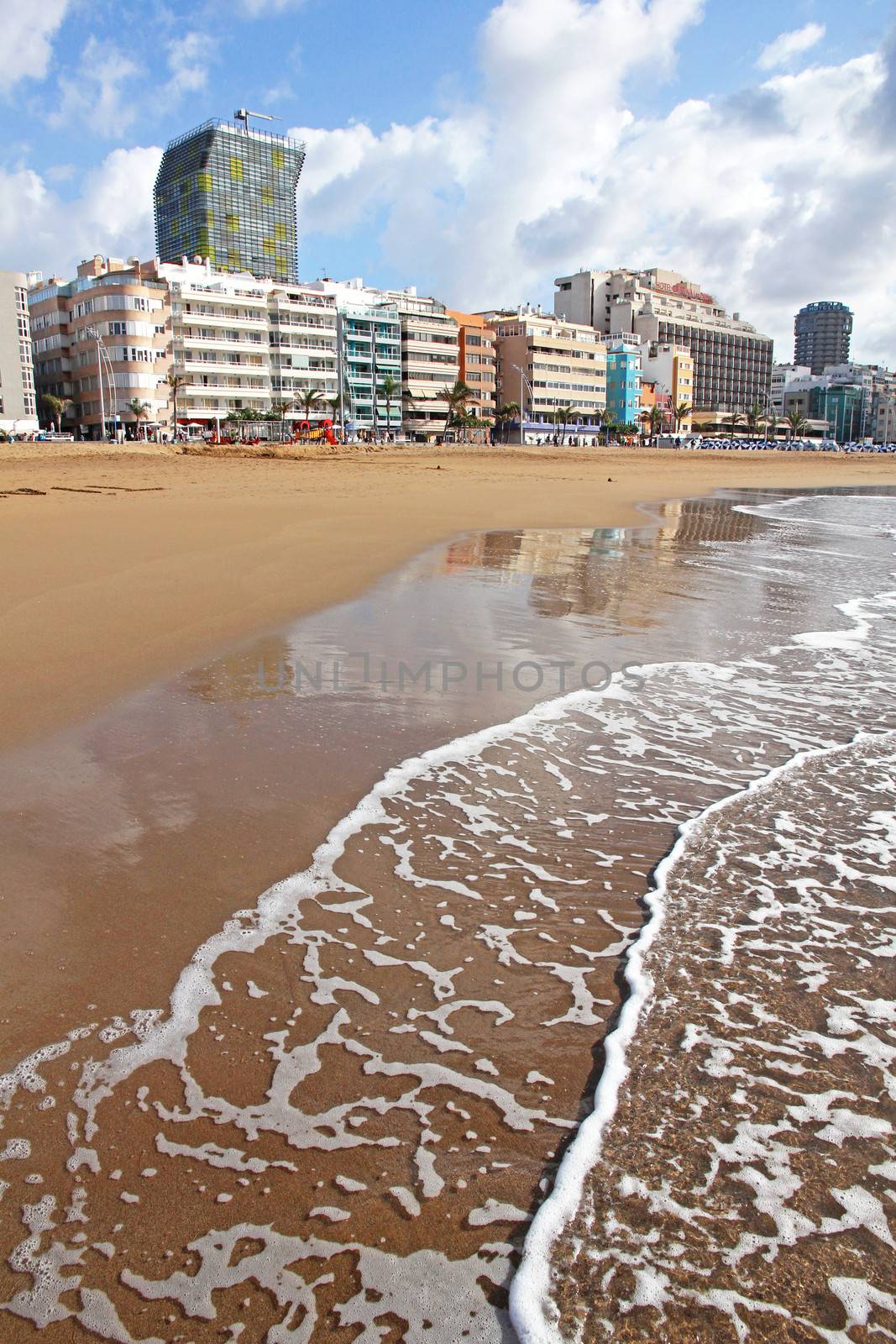Spain. Canary Islands. Gran Canaria island. Las Palmas de Gran Canaria. Las Canteras beach in winter
