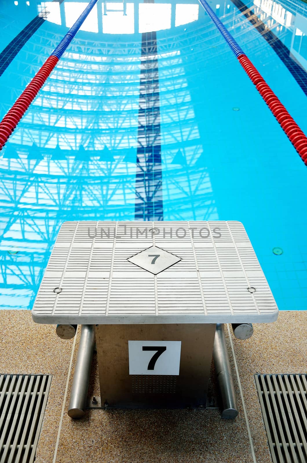 Swimming pool starting block