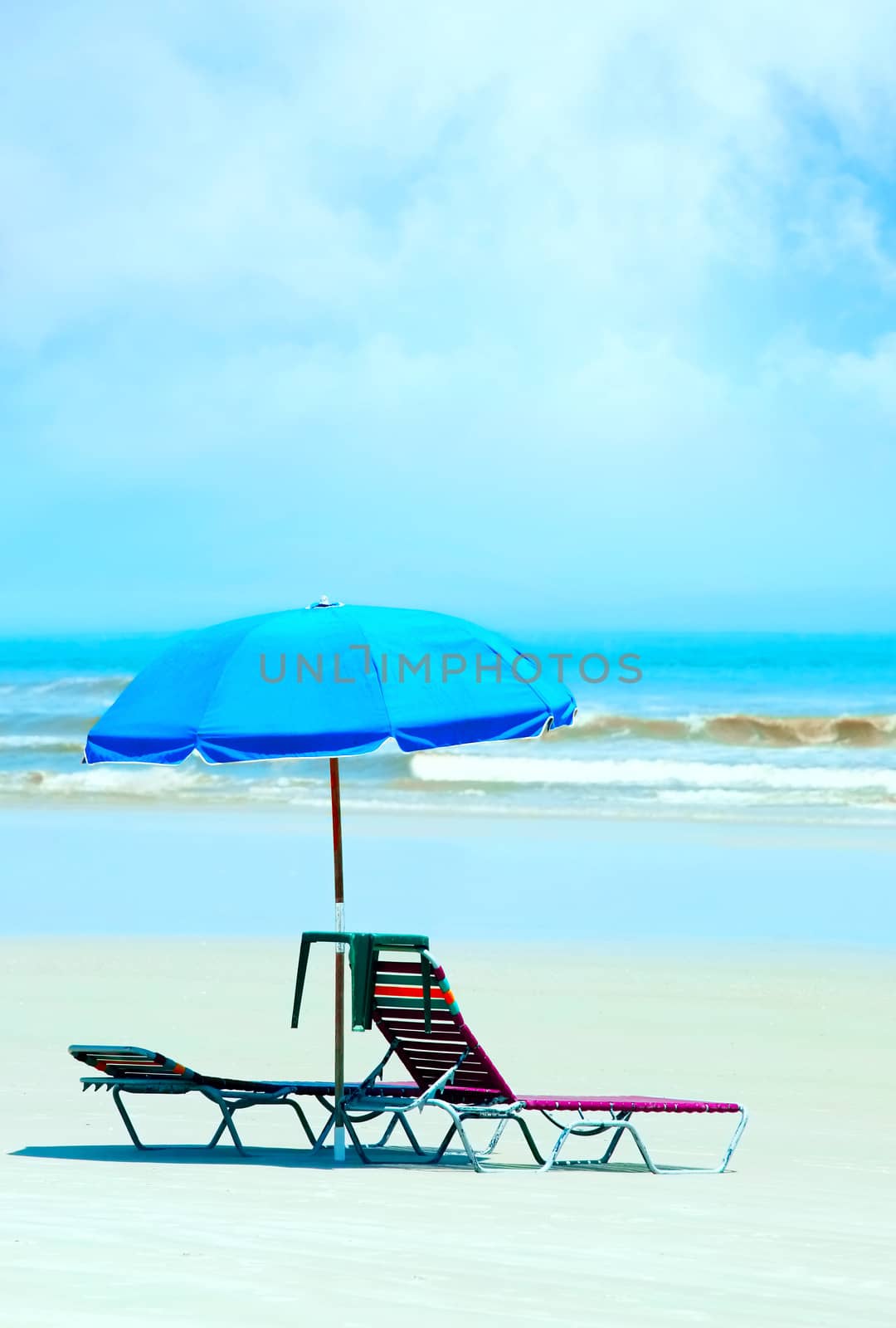 Lounge chair at beach by jarenwicklund