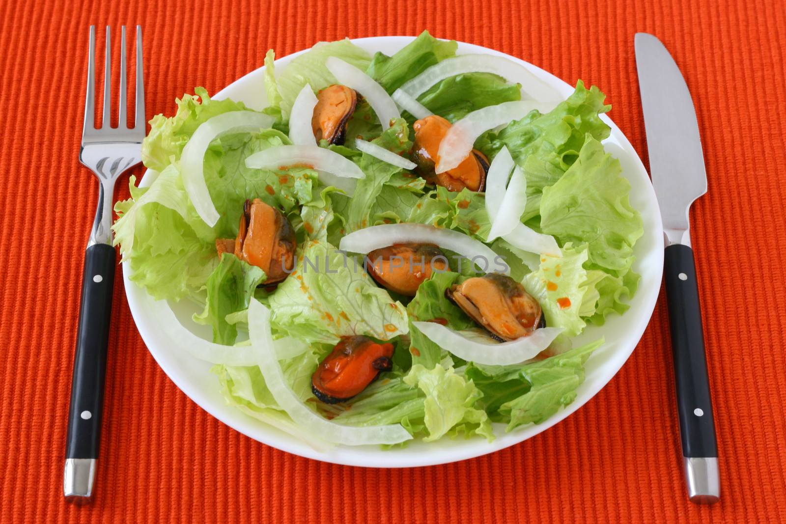 salad with mussels