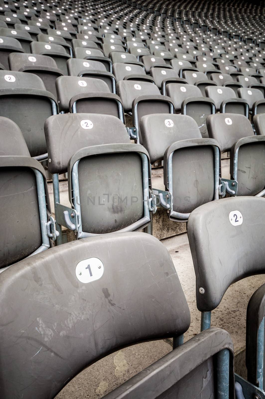 Many seats by Jule_Berlin