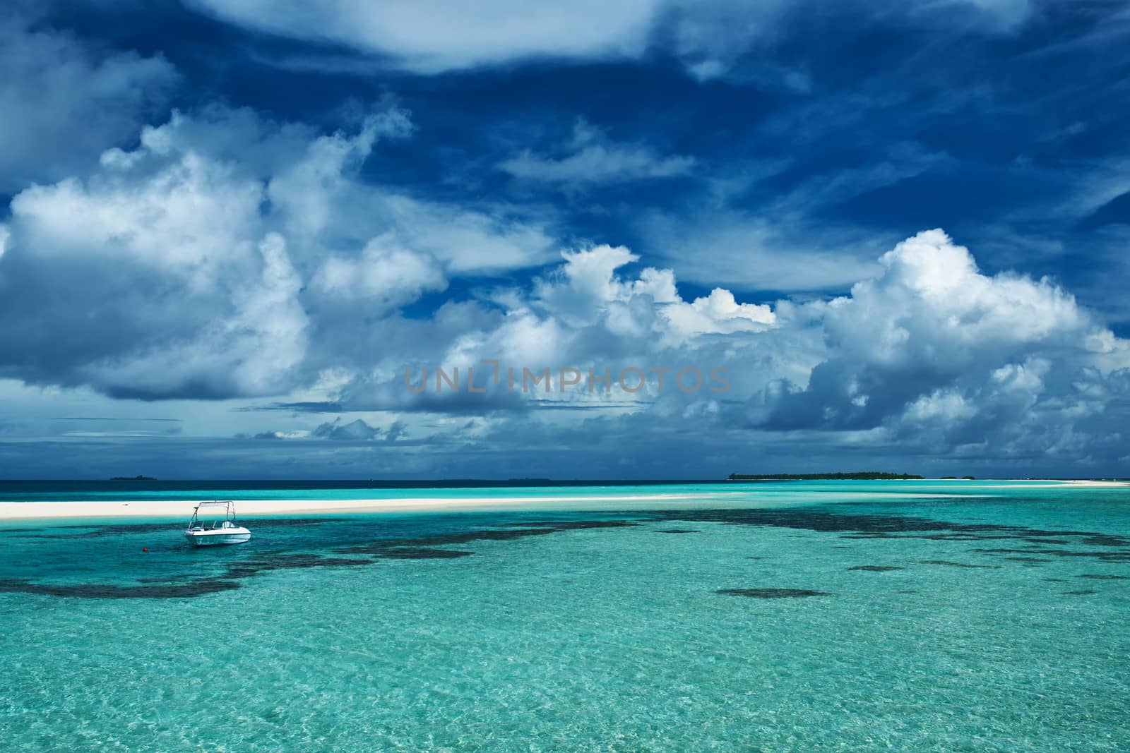 Beautiful beach with sandspit at Maldives by haveseen