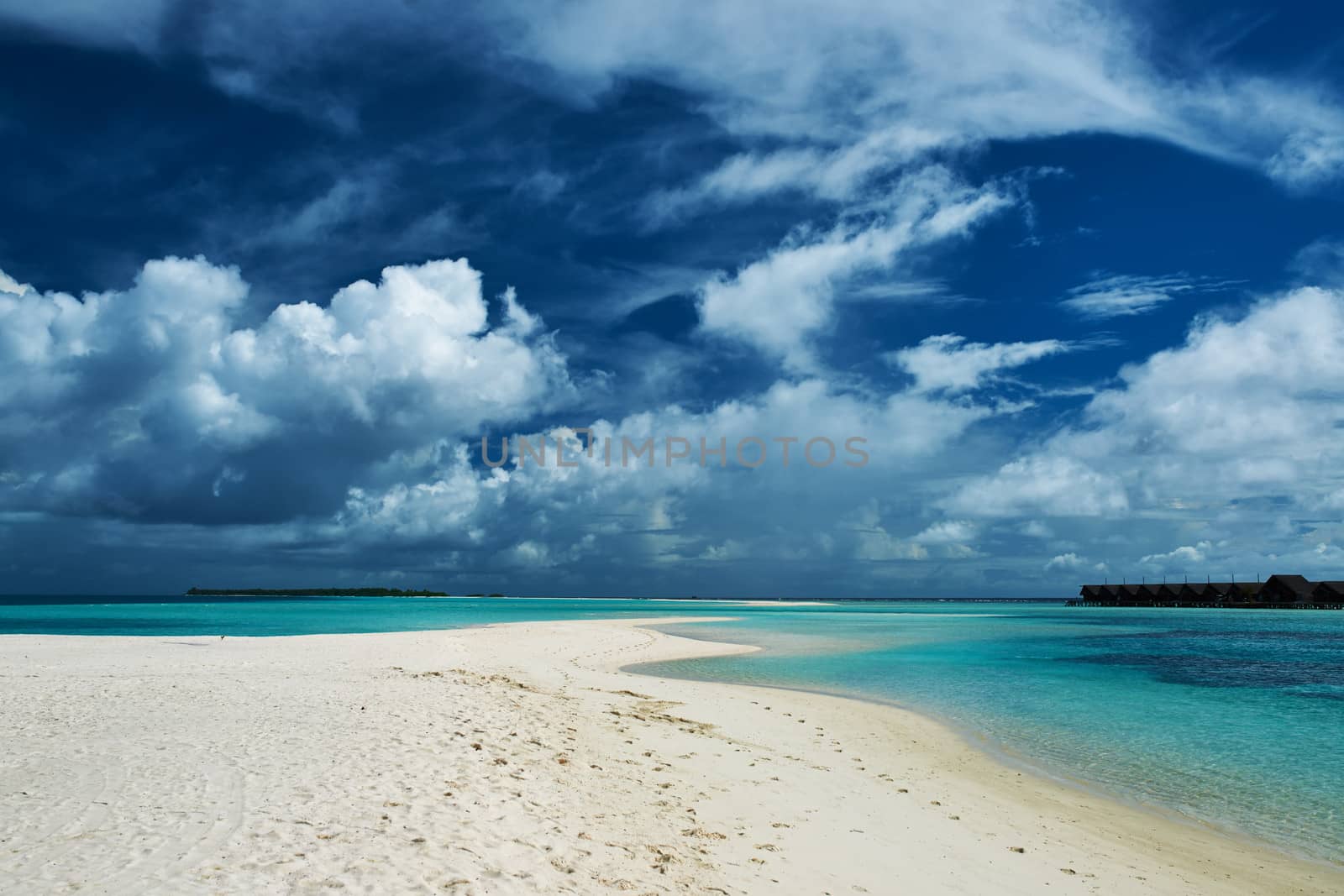 Beautiful beach with sandspit at Maldives by haveseen