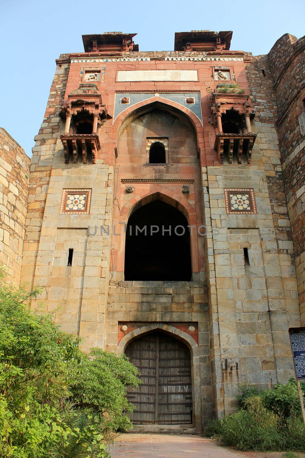 old gate in old fort, delhi by motionkarma