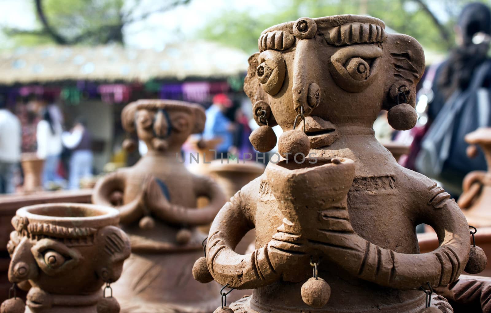 multiple statue of woman made up of clay in surajkund fair for selling