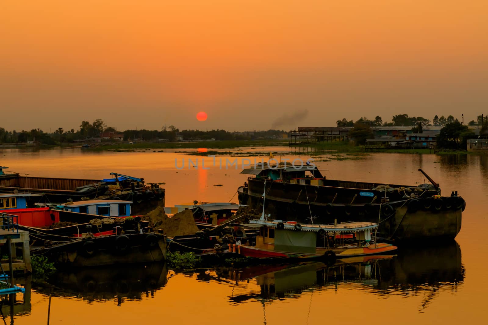 Beautiful sunset above the River by AEyZRiO