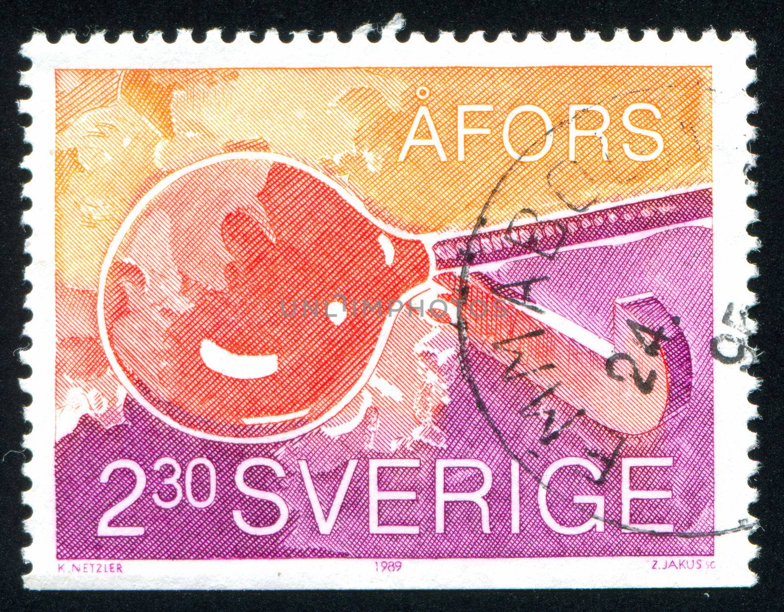 SWEDEN - CIRCA 1989: stamp printed by Sweden, shows Glassware, circa 1989