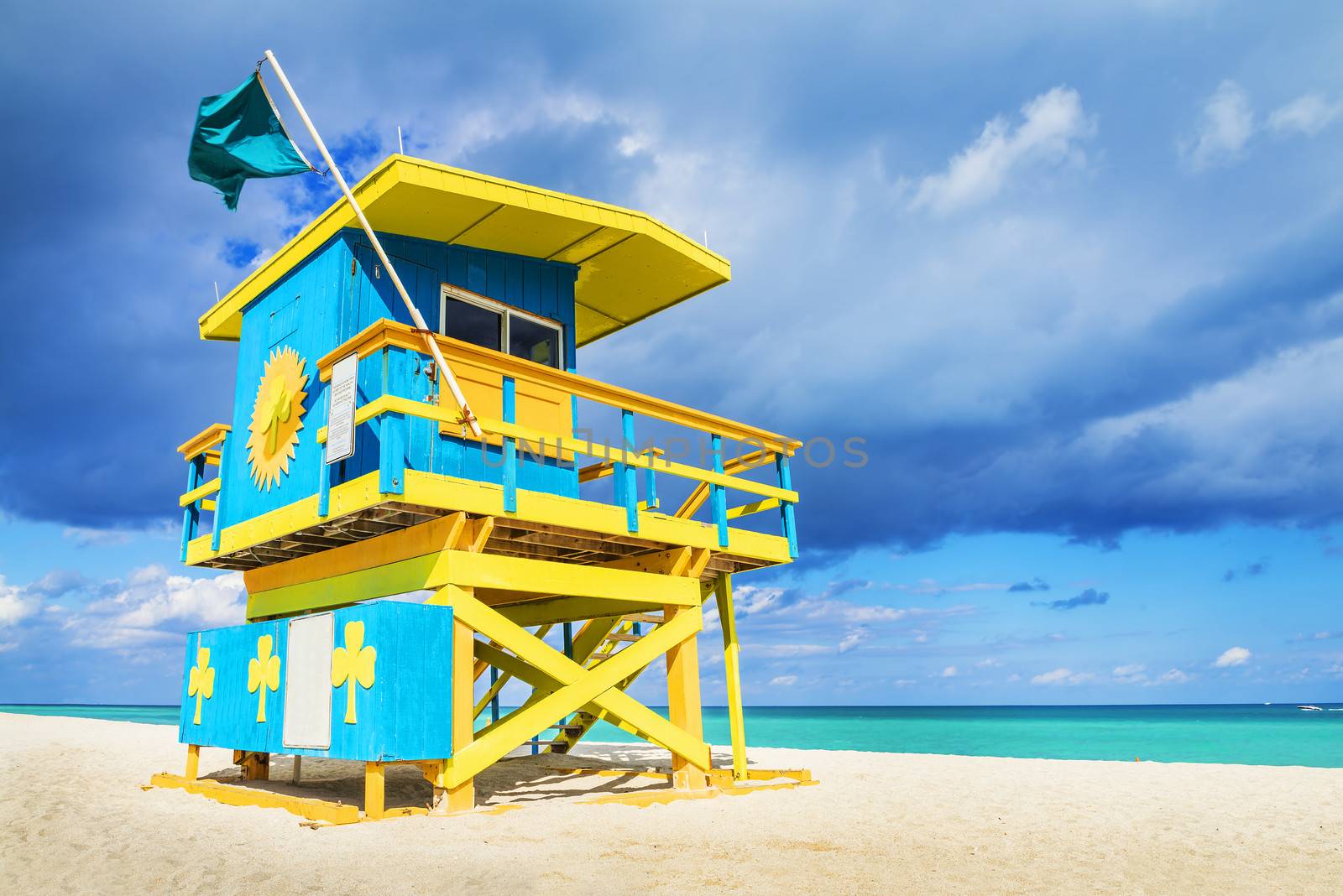 Lifeguard Tower, Miami Beach, Florida by ventdusud