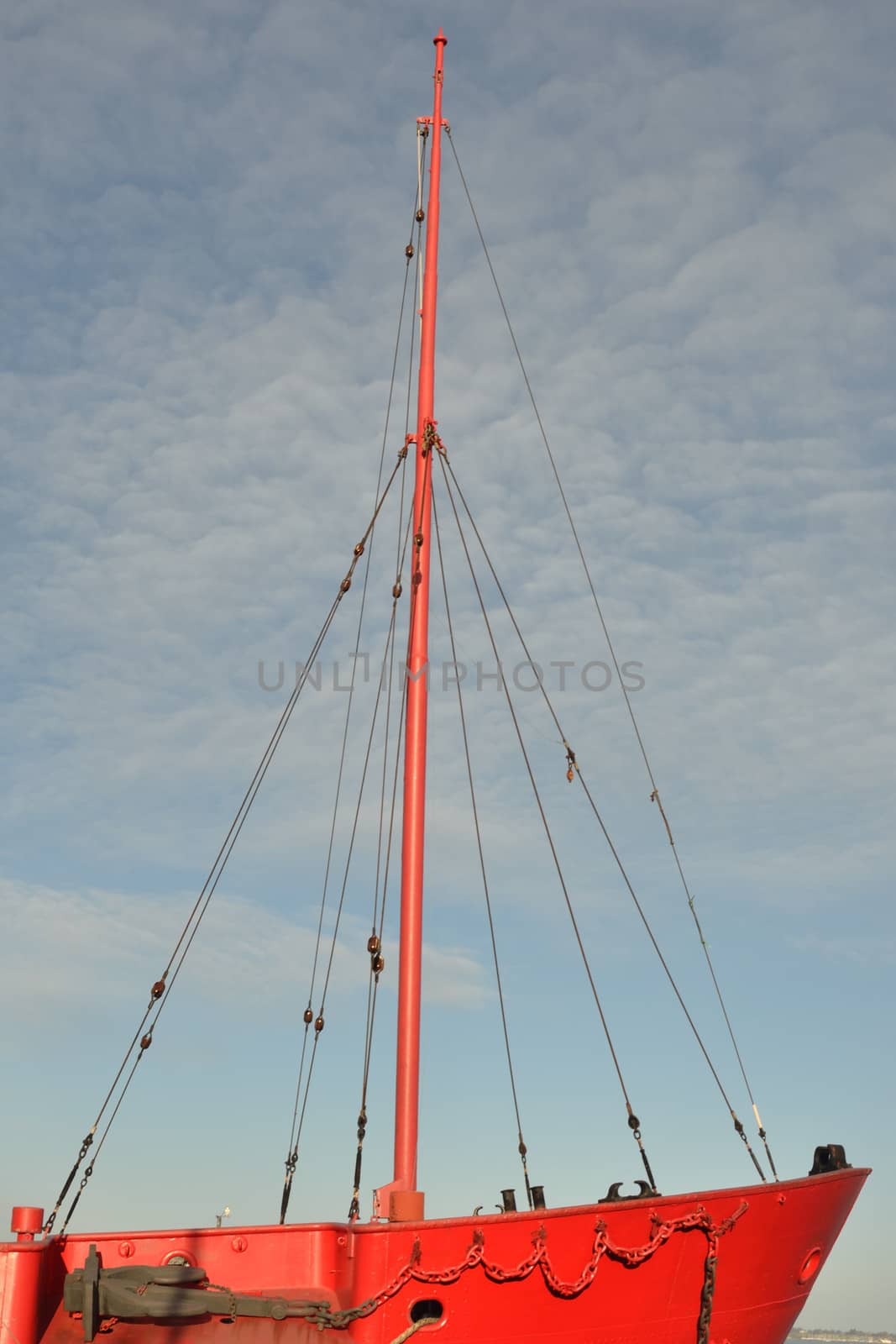 Bow and Mast of Red lightsip