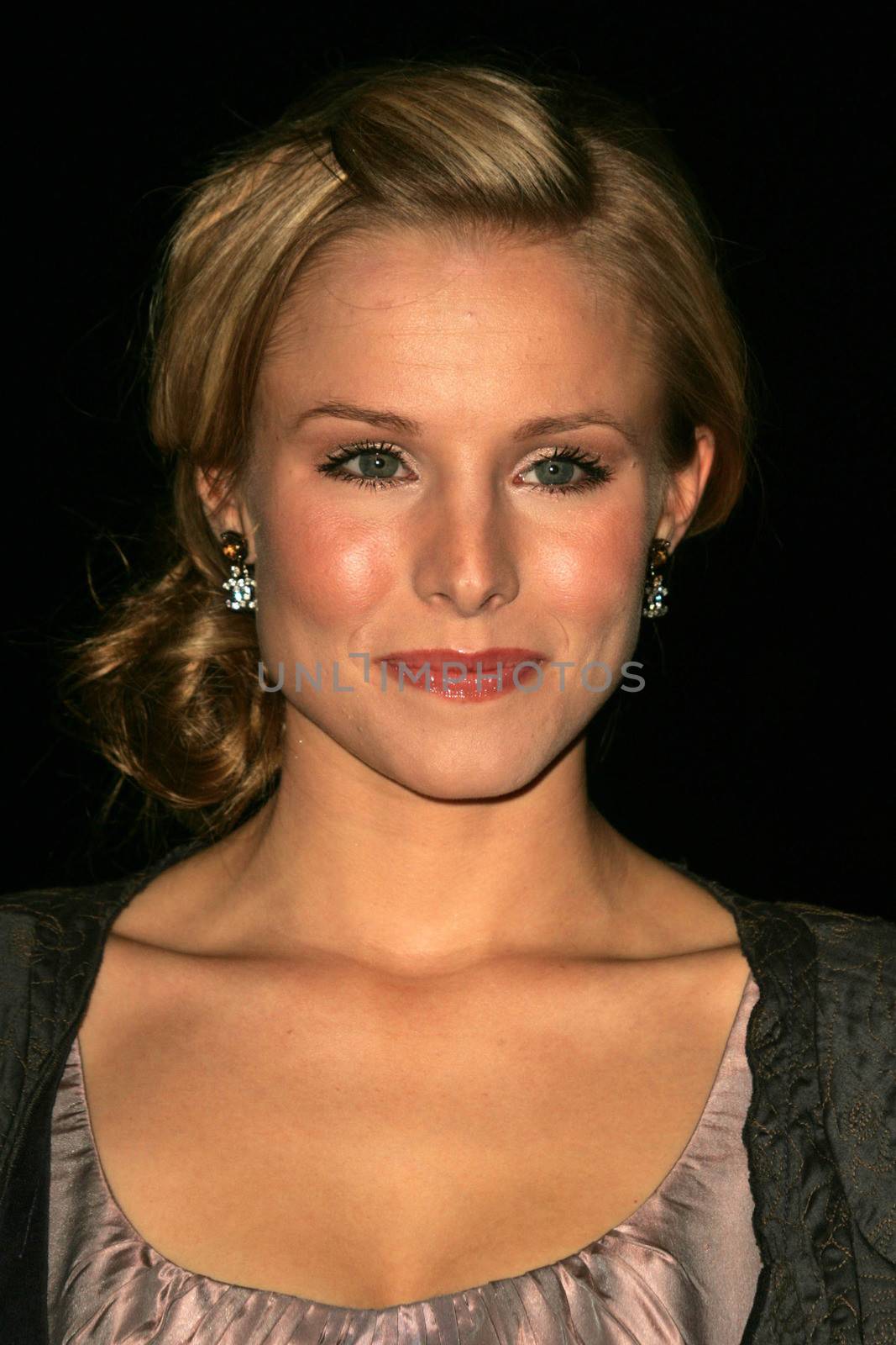 Kristen Bell
at the 2nd Annual A Fine Romance, Hollywood and Broadway Musical Fundraiser. Sunset Gower Studios, Hollywood, CA. 11-18-06